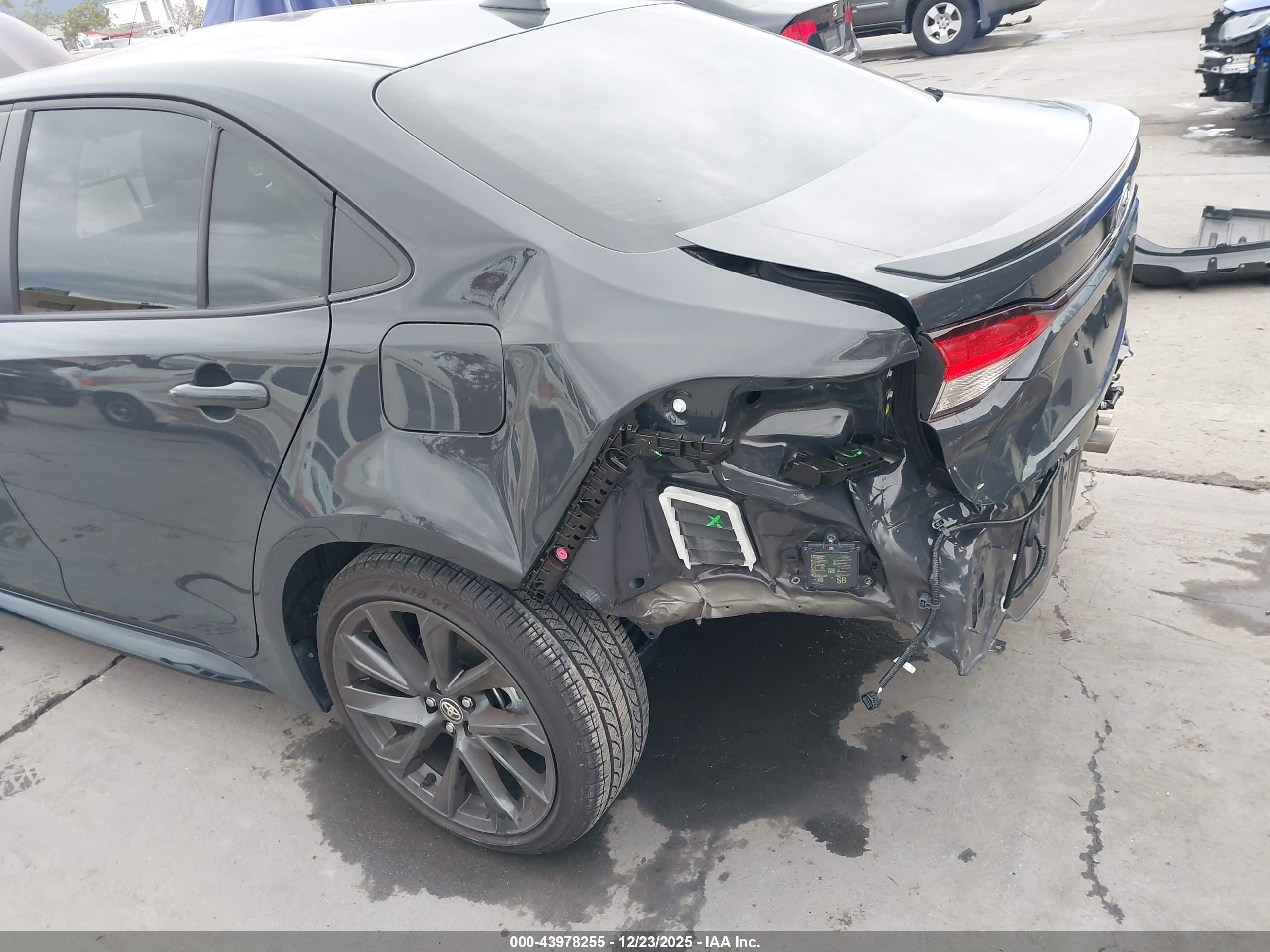 TOYOTA COROLLA image 6