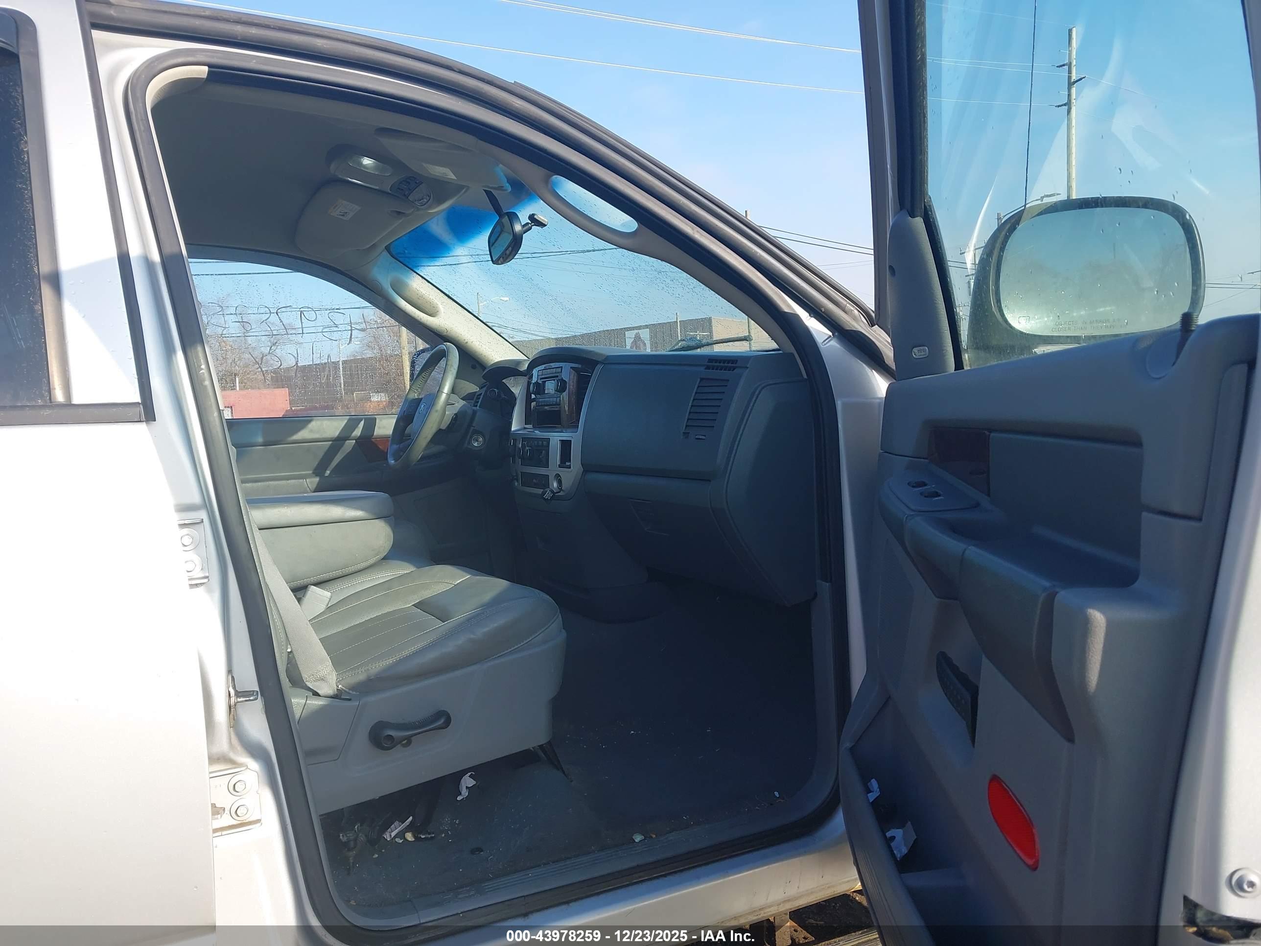 DODGE RAM image 5