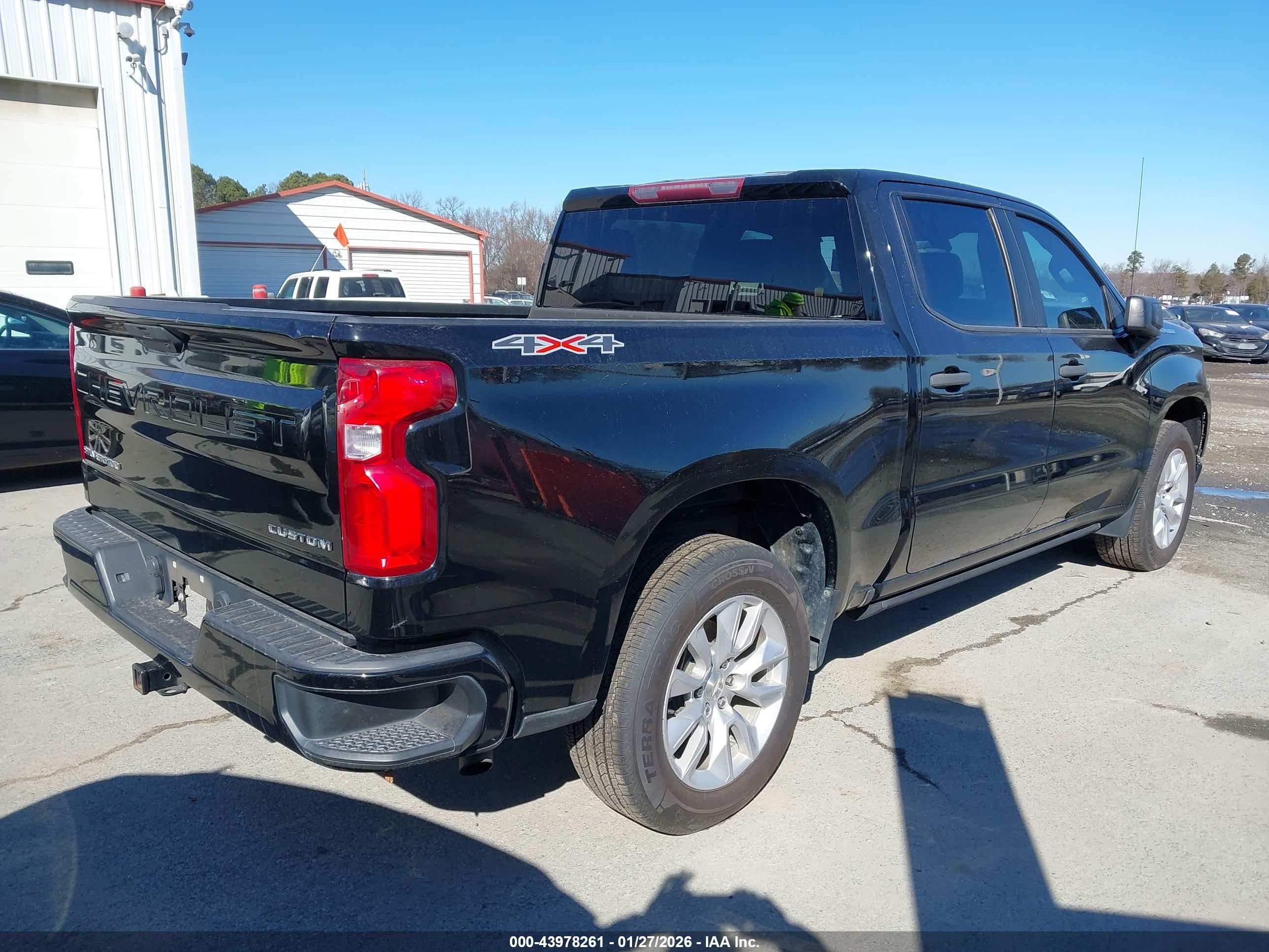 CHEVROLET SILVERADO image 4