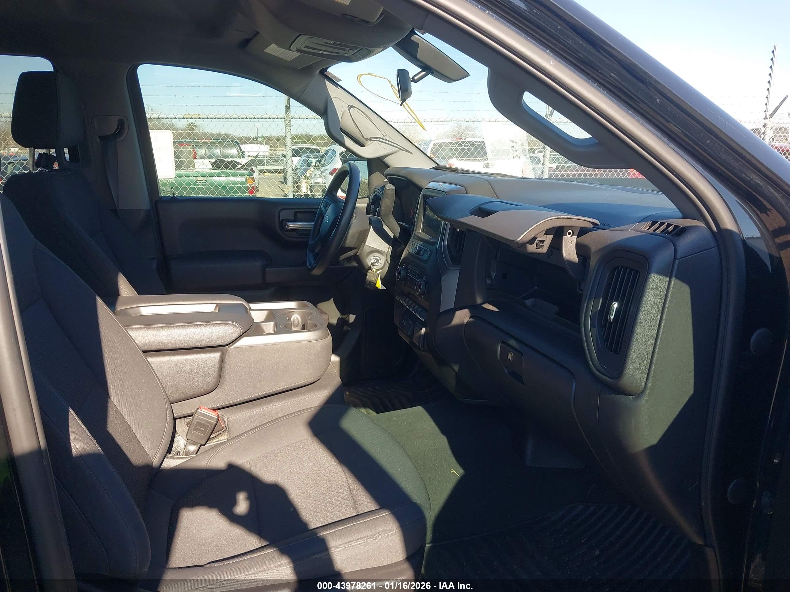 CHEVROLET SILVERADO image 5