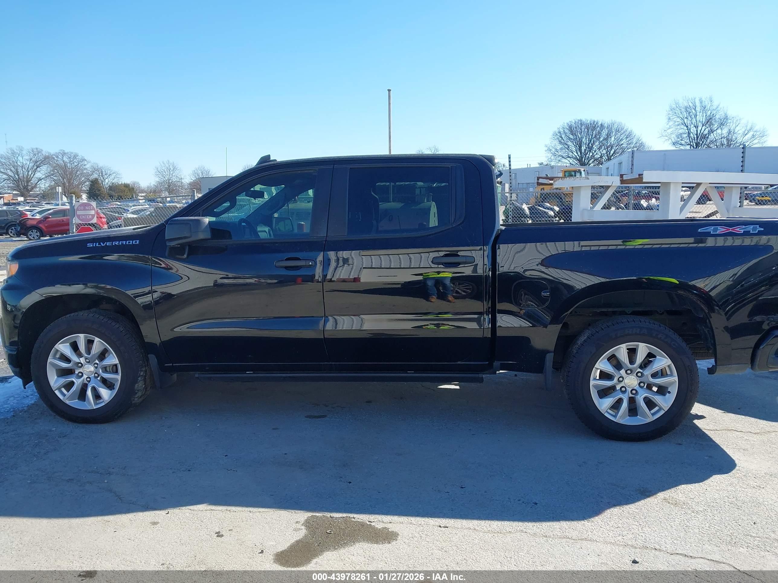 CHEVROLET SILVERADO image 6