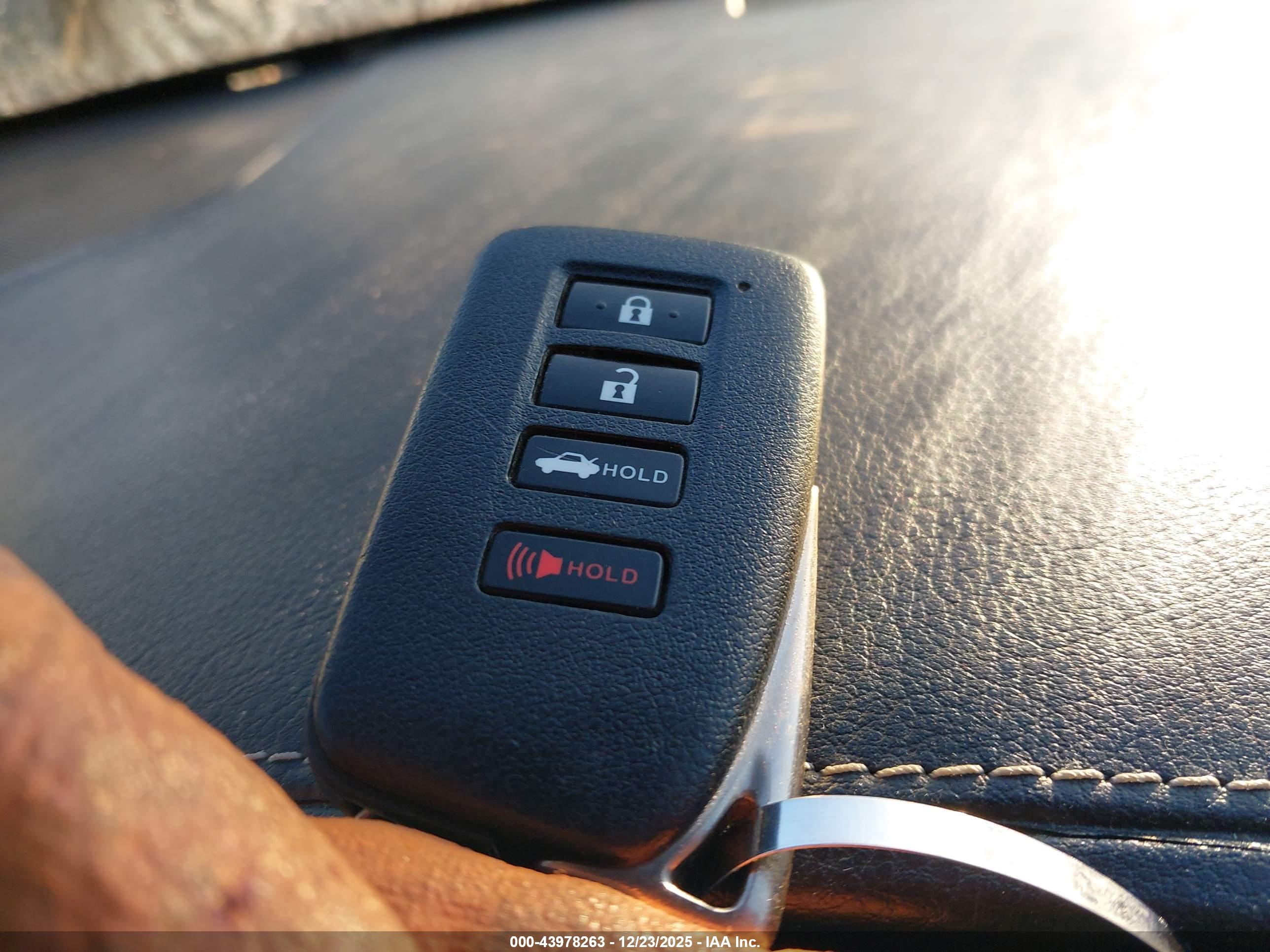 LEXUS ES image 11