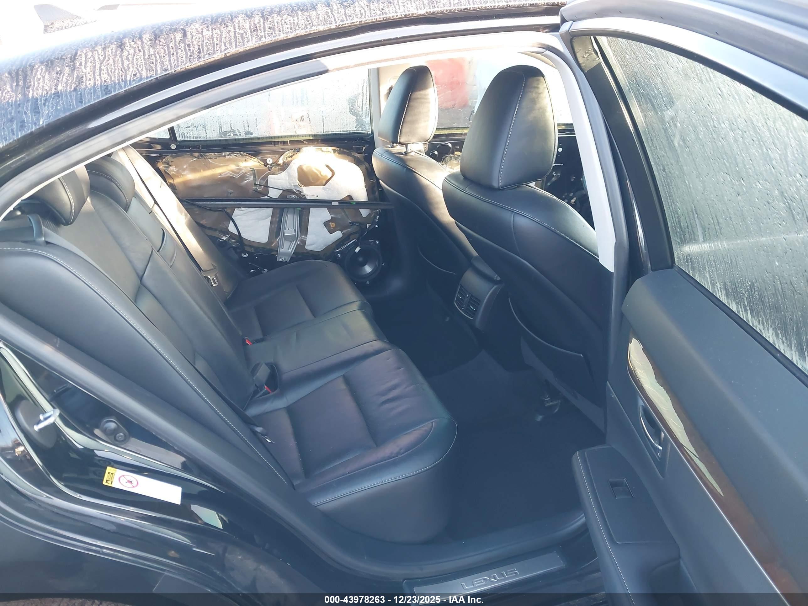 LEXUS ES image 8