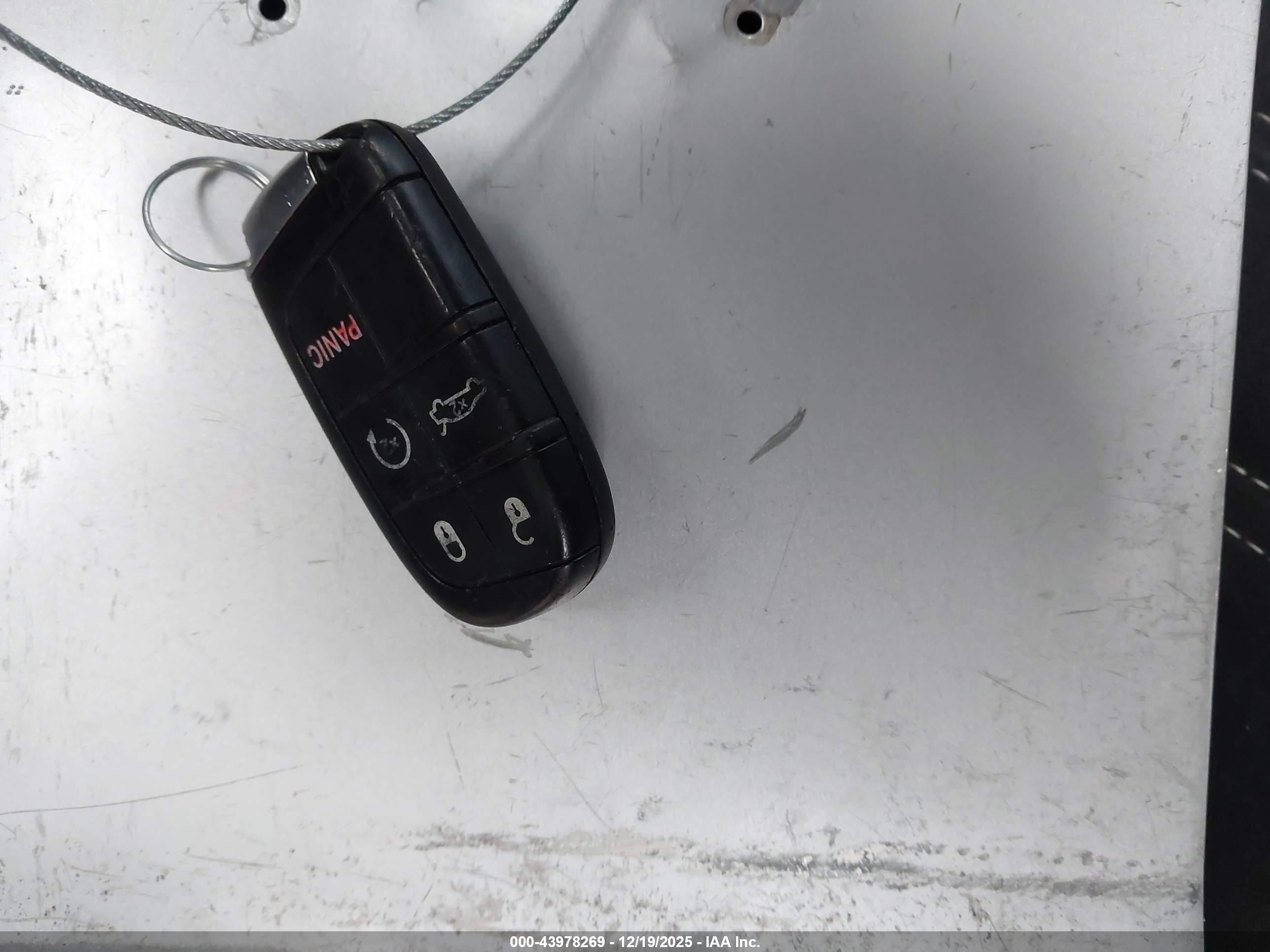 CHRYSLER 300 image 11