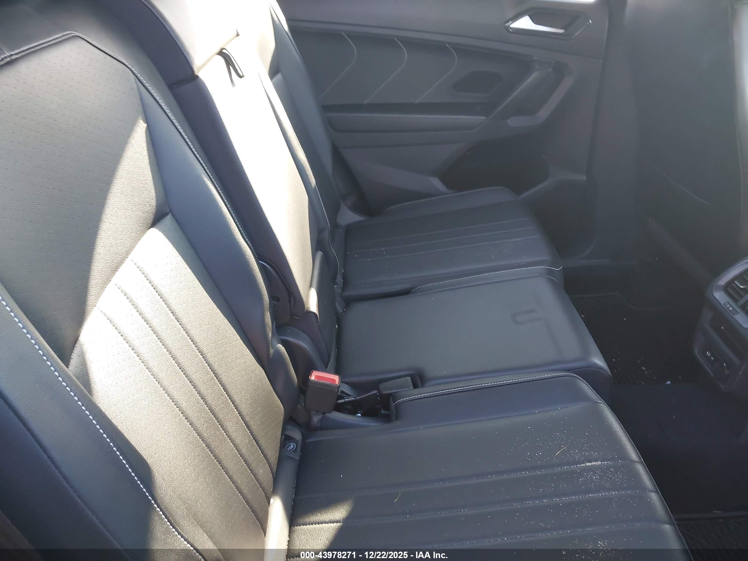VOLKSWAGEN TIGUAN image 8