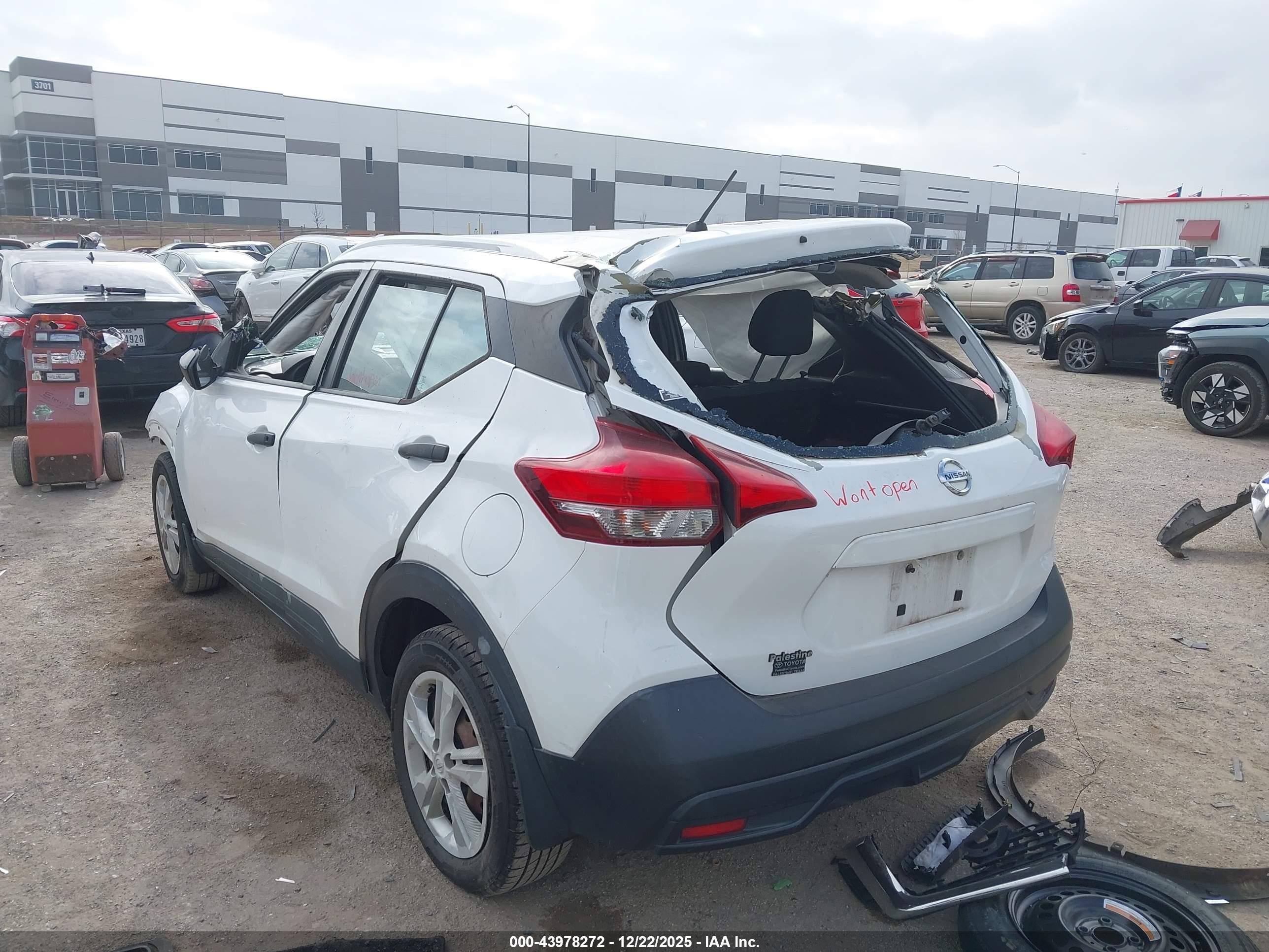 NISSAN KICKS image 3