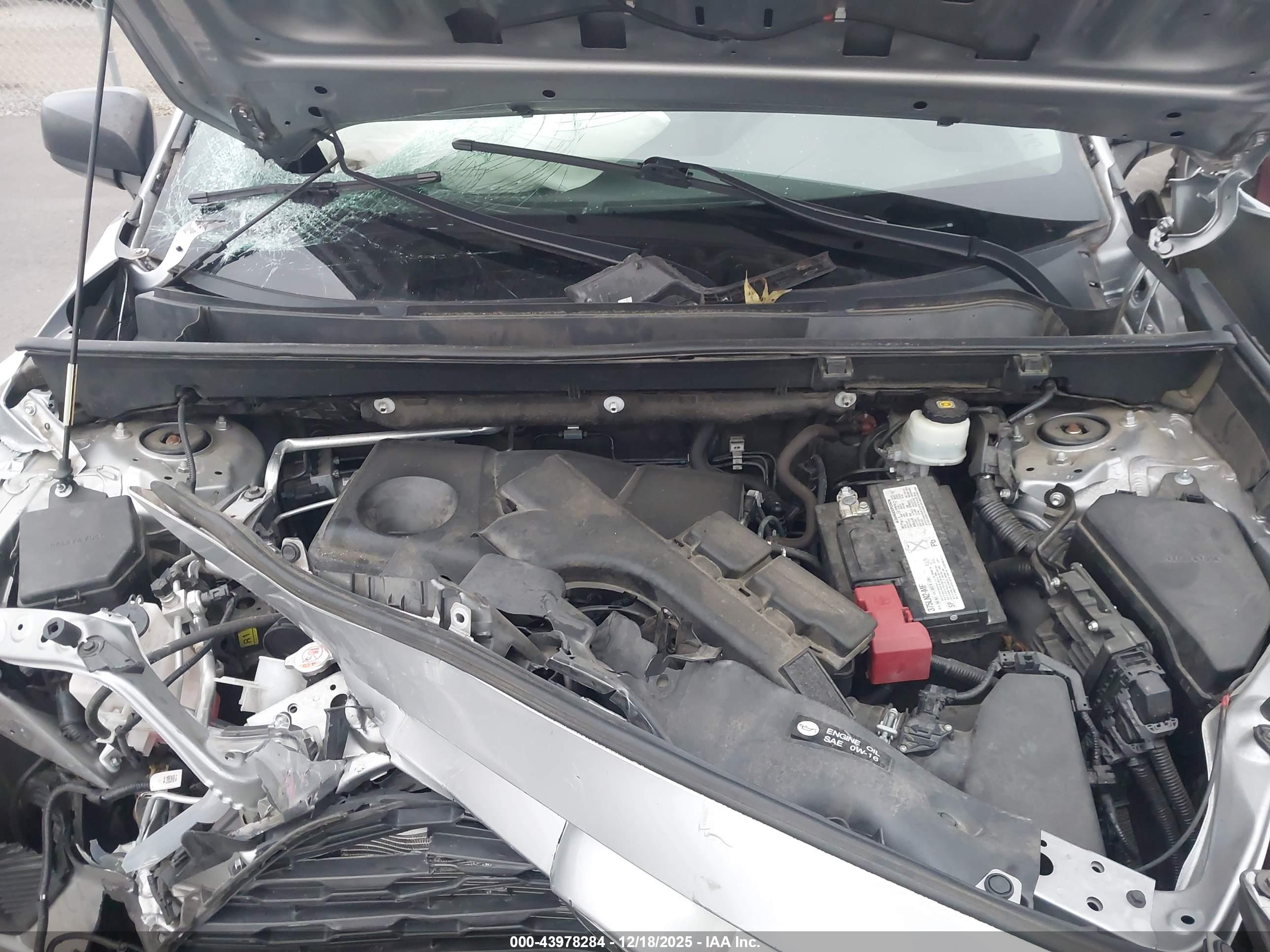 TOYOTA RAV4 image 10