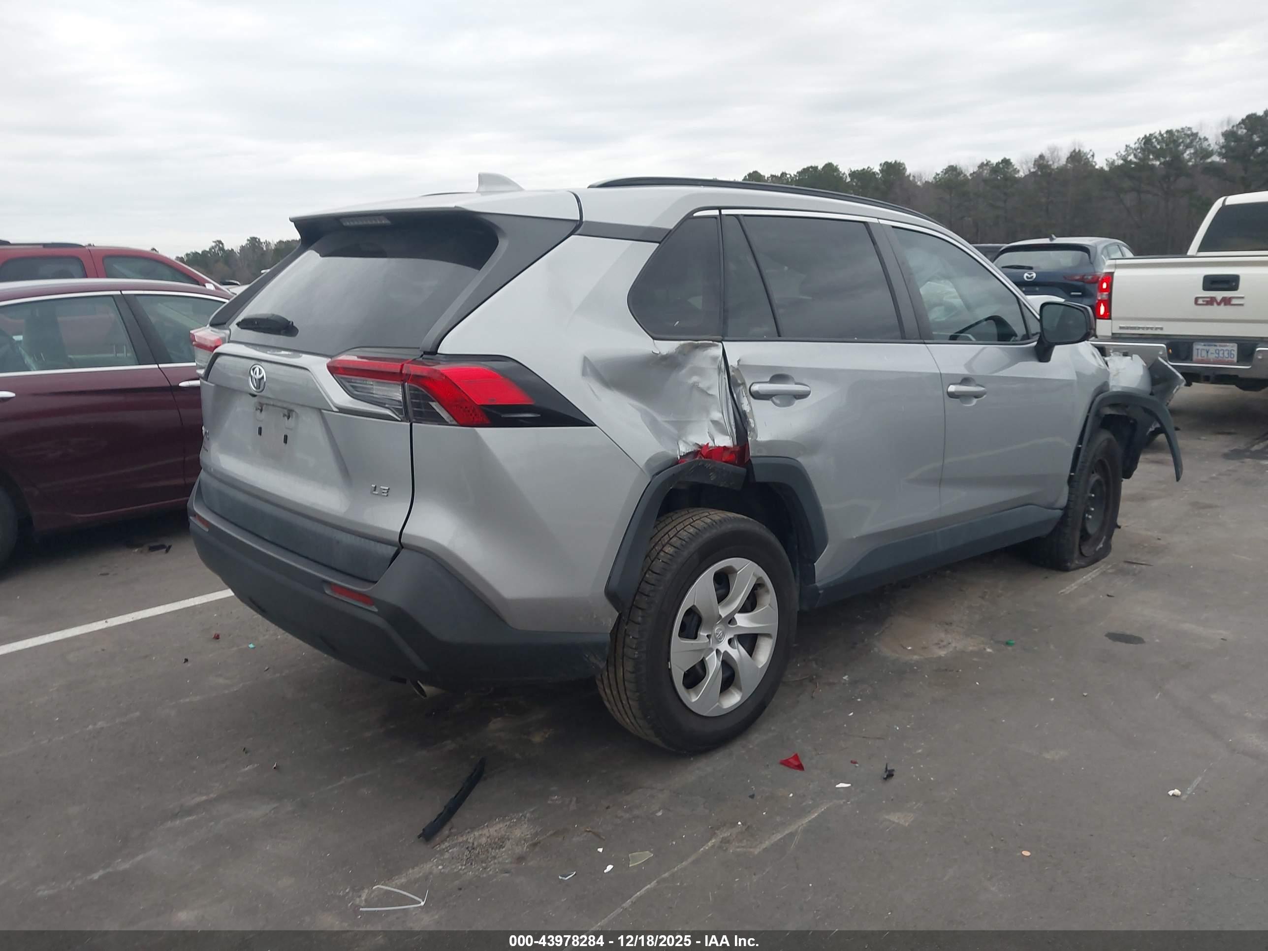 TOYOTA RAV4 image 4