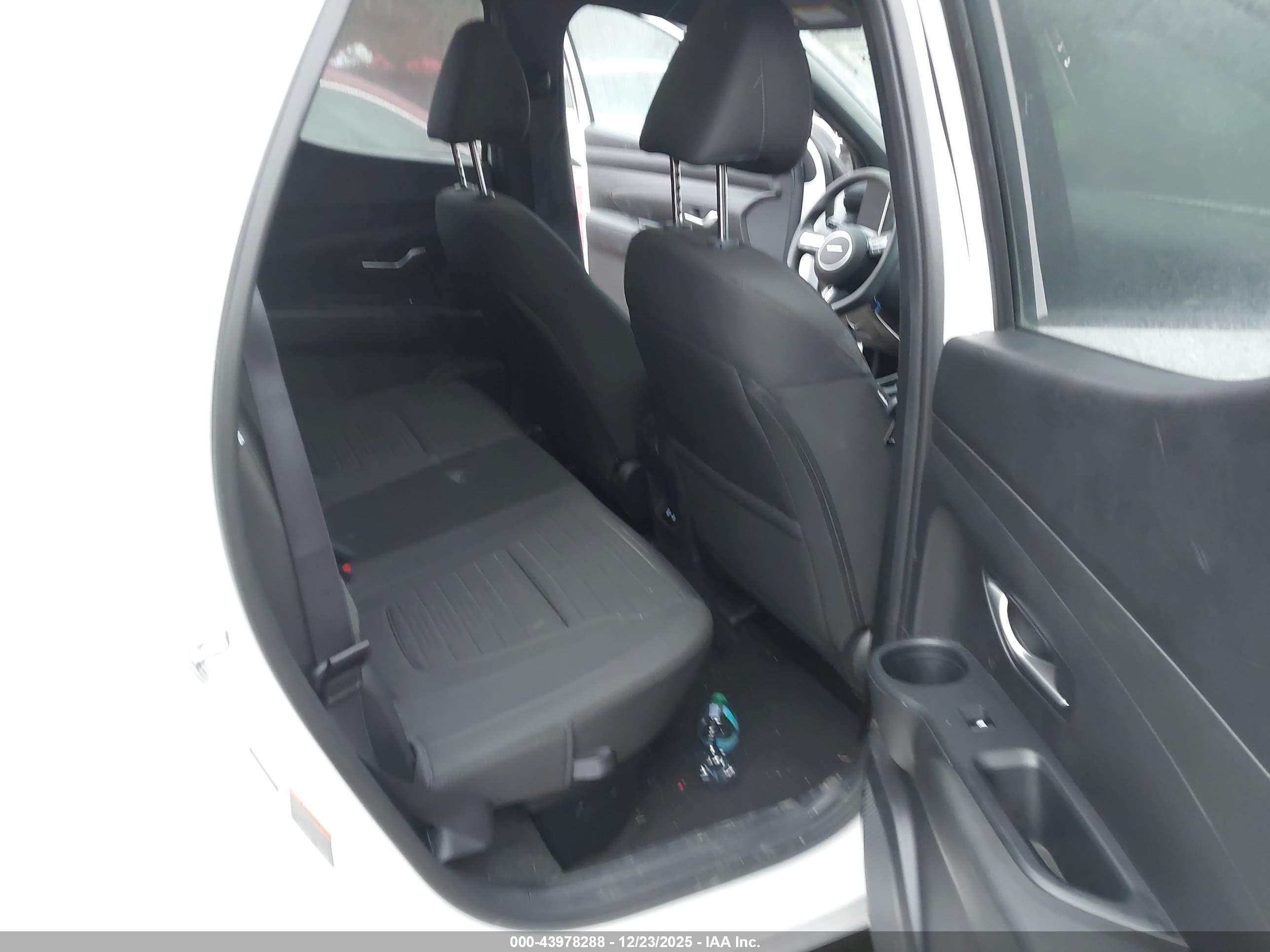 HYUNDAI SANTA image 8