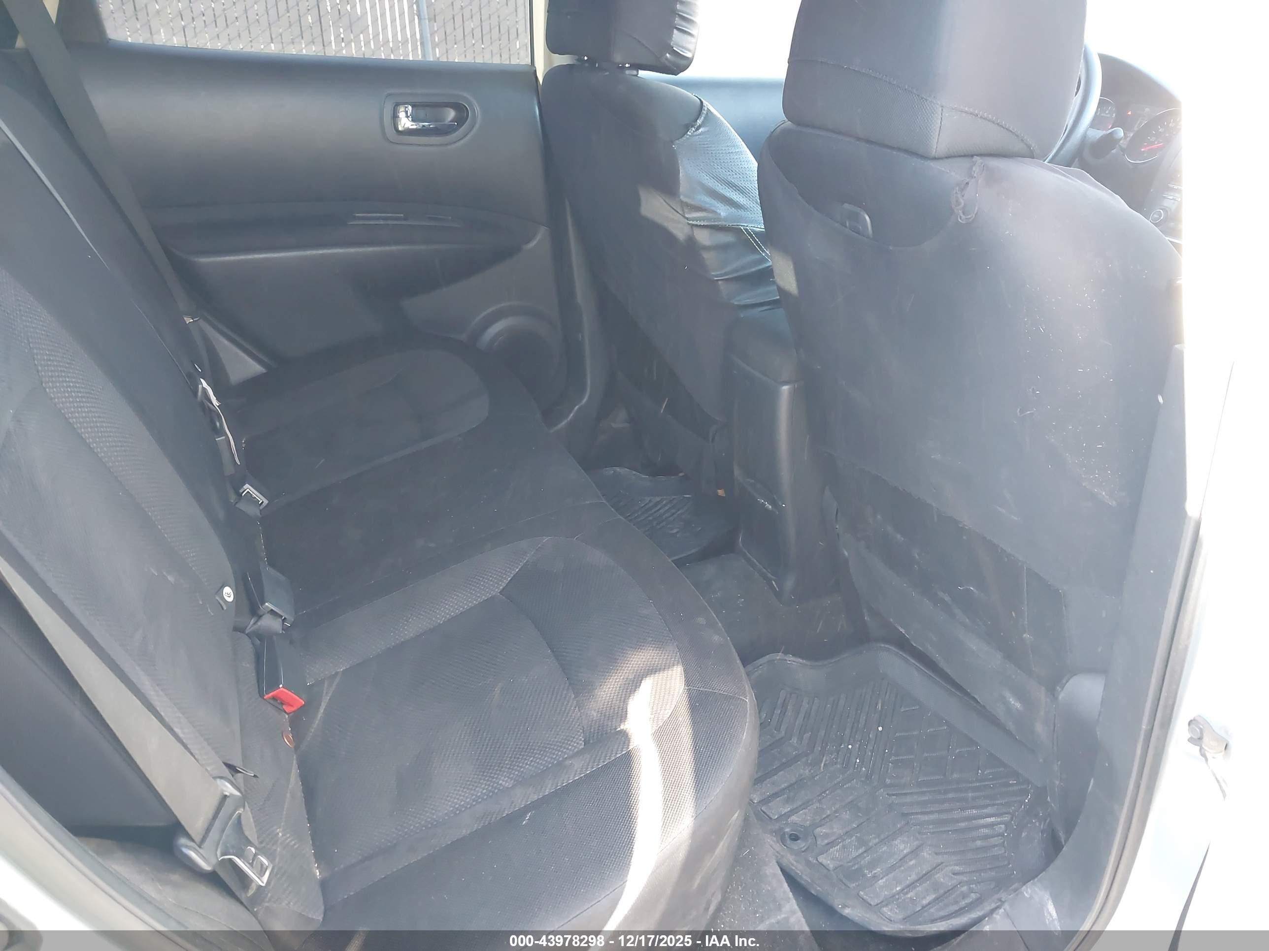 NISSAN ROGUE image 8