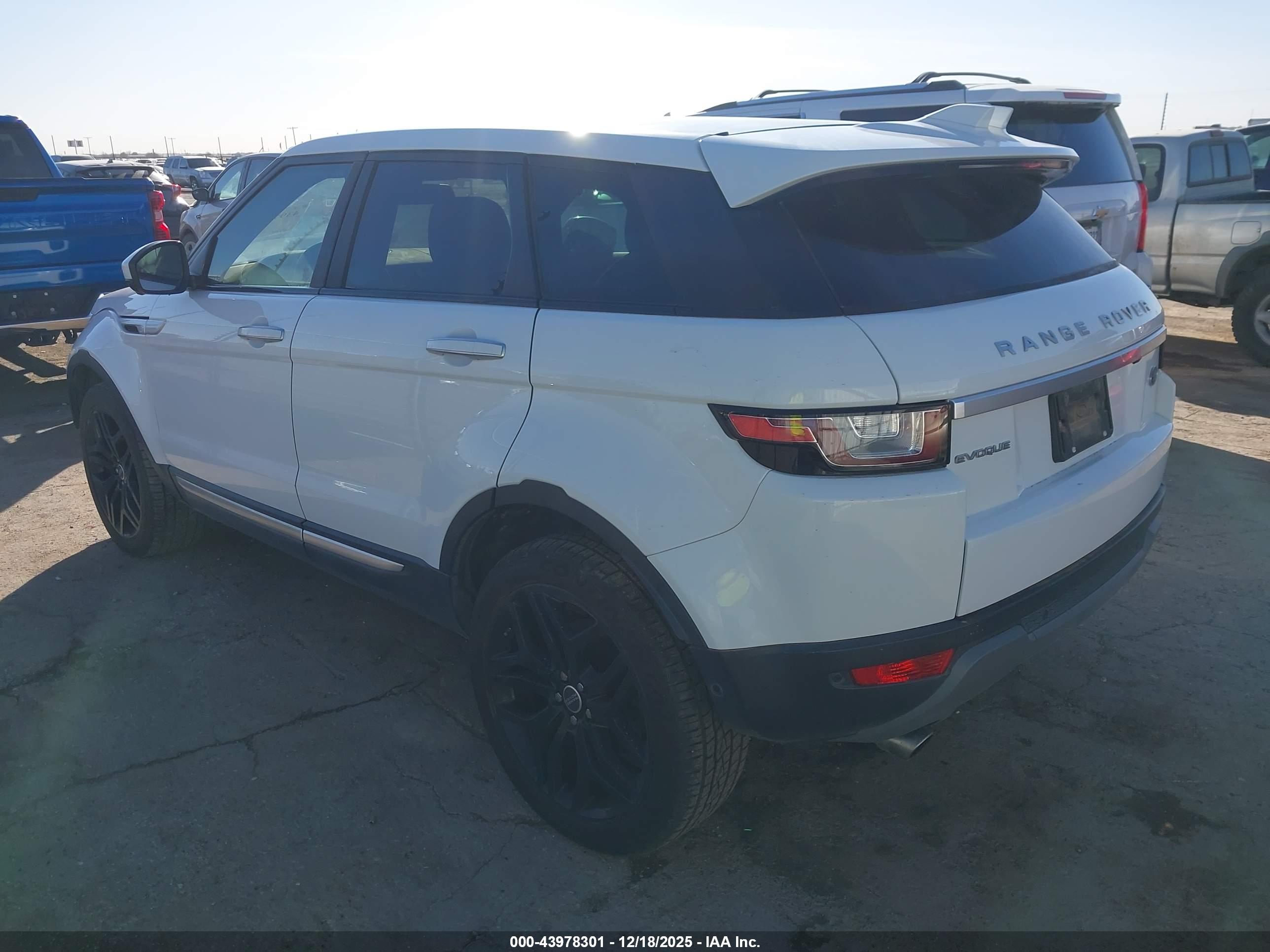 LAND ROVER image 3