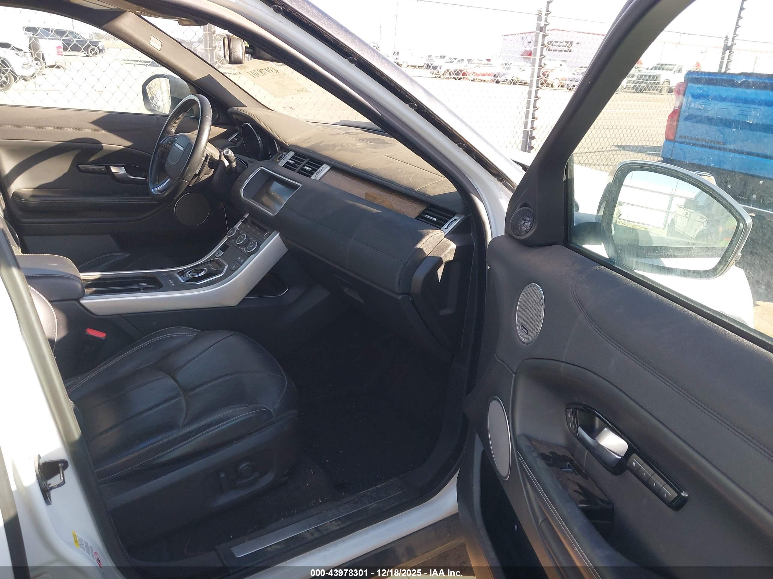 LAND ROVER image 5