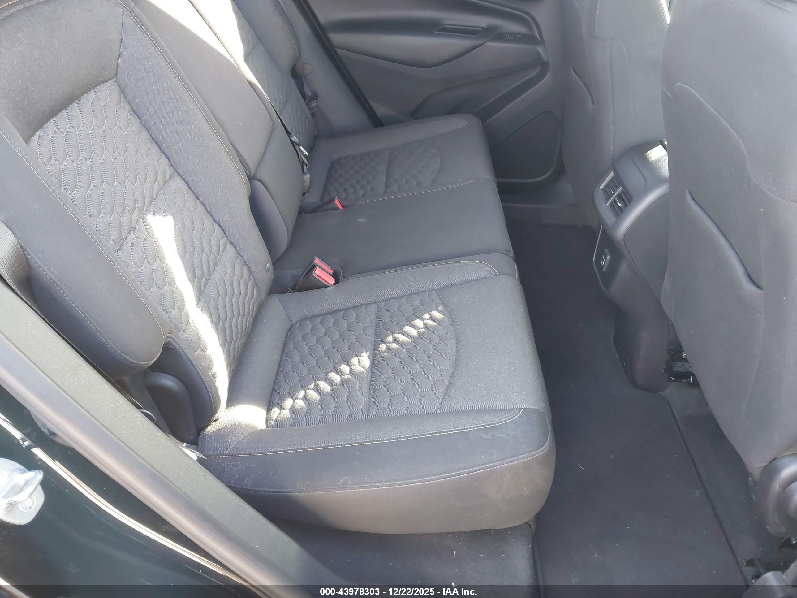 CHEVROLET EQUINOX image 8