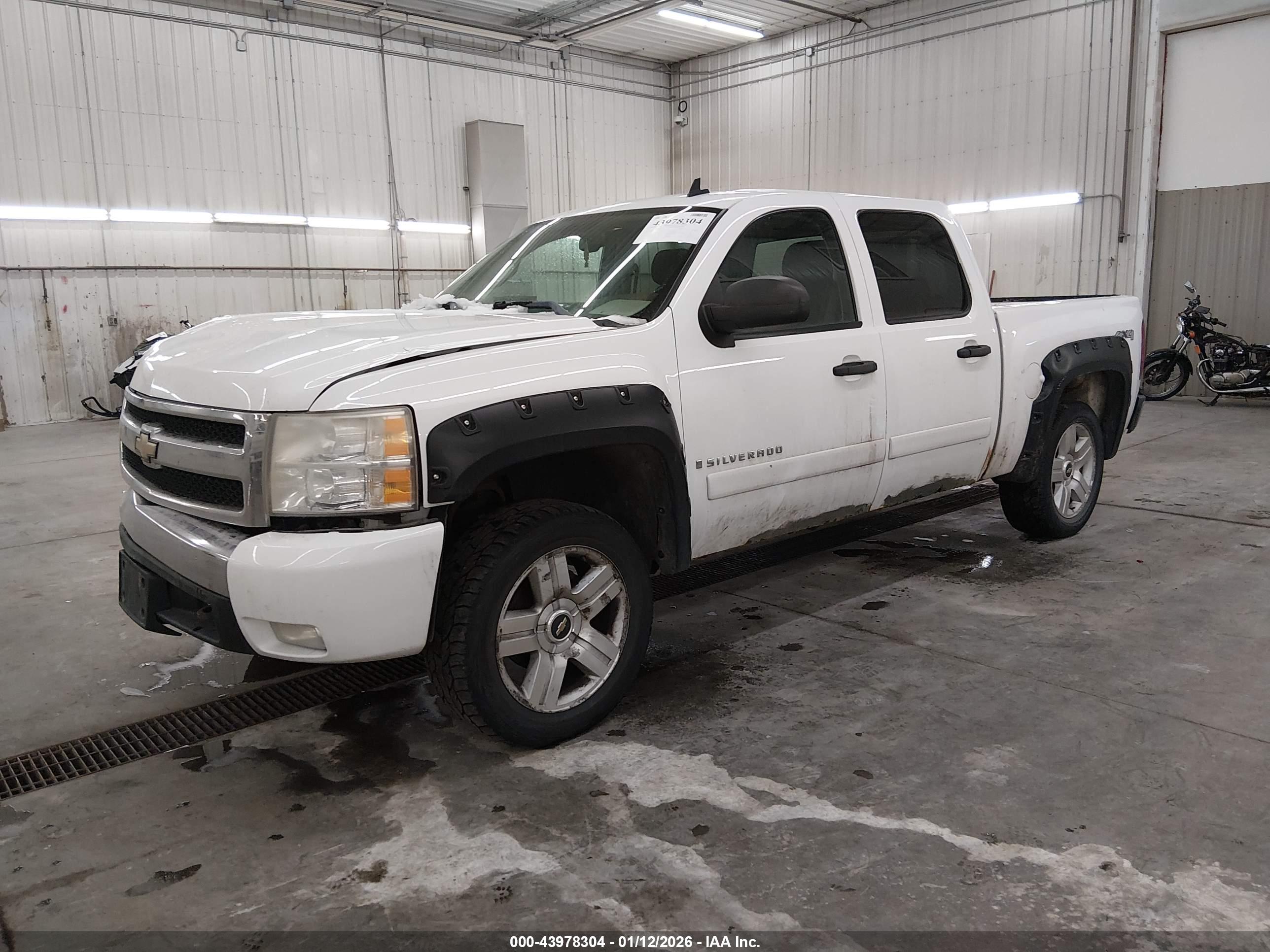 CHEVROLET SILVERADO image 2