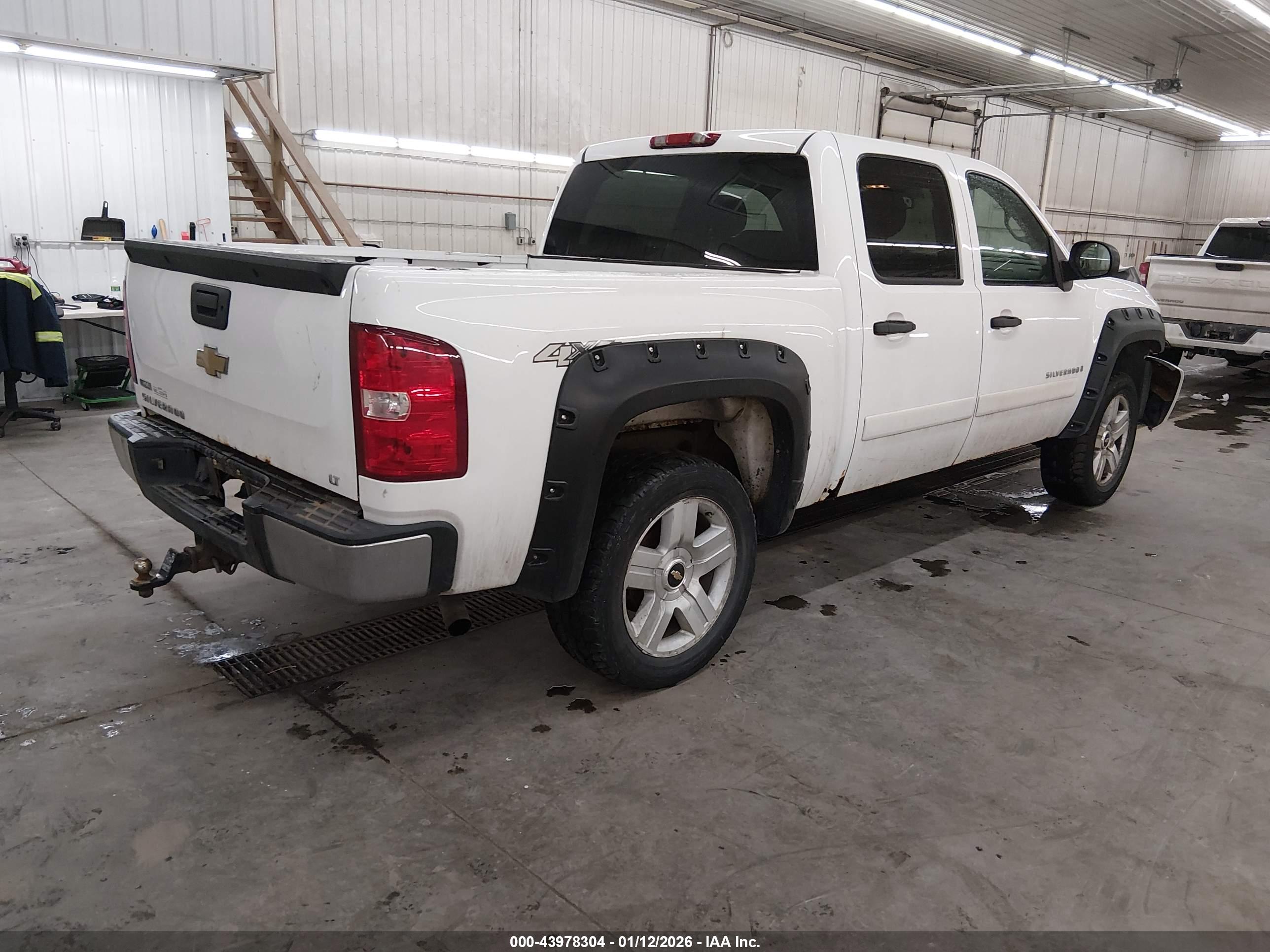 CHEVROLET SILVERADO image 4