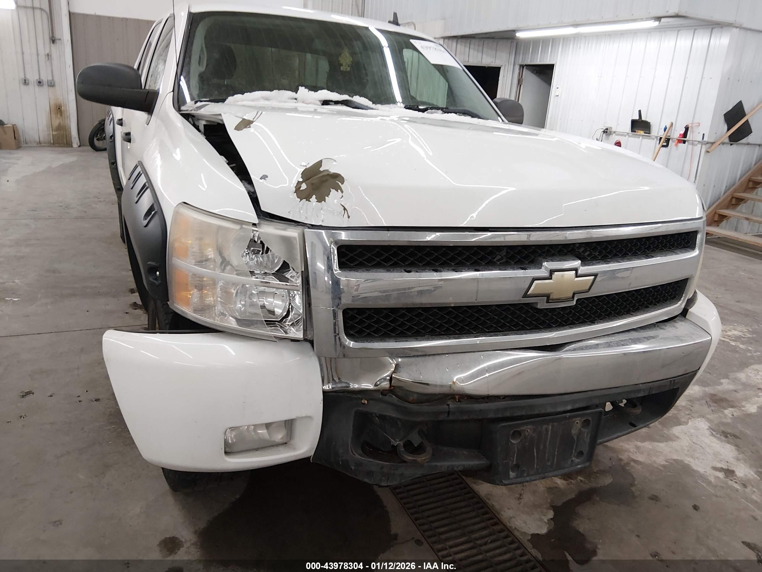 CHEVROLET SILVERADO image 6