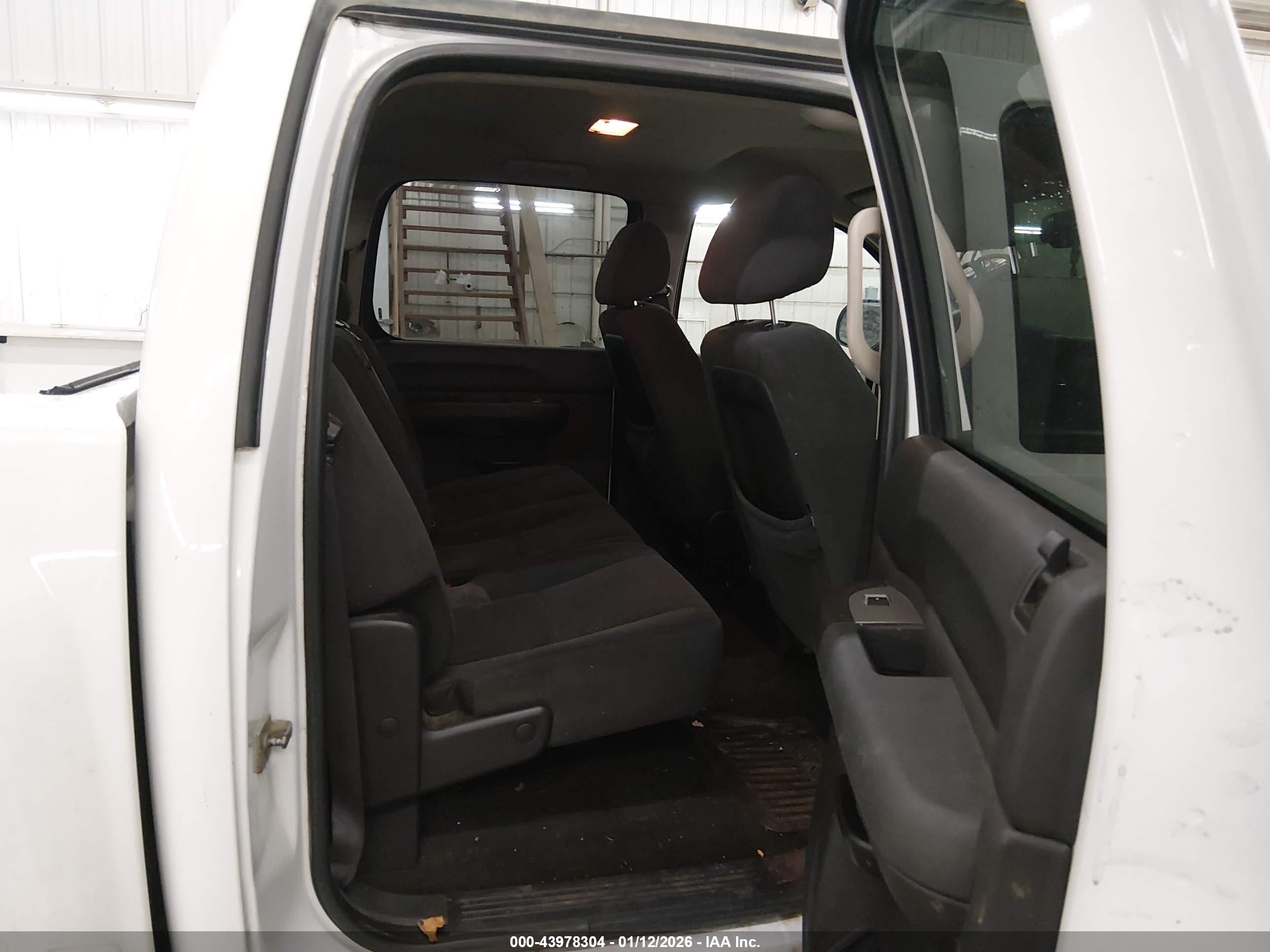 CHEVROLET SILVERADO image 8