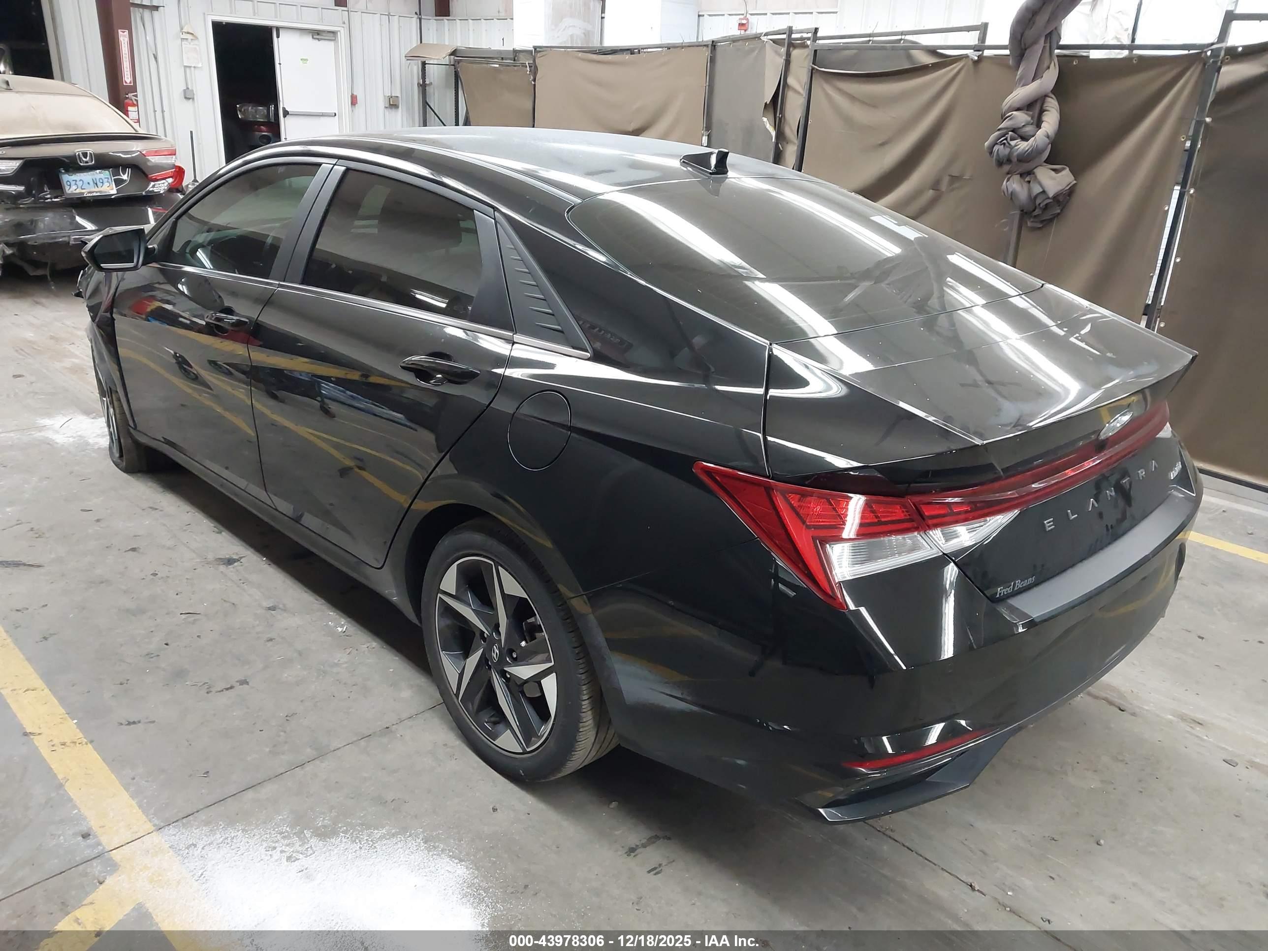 HYUNDAI ELANTRA image 3