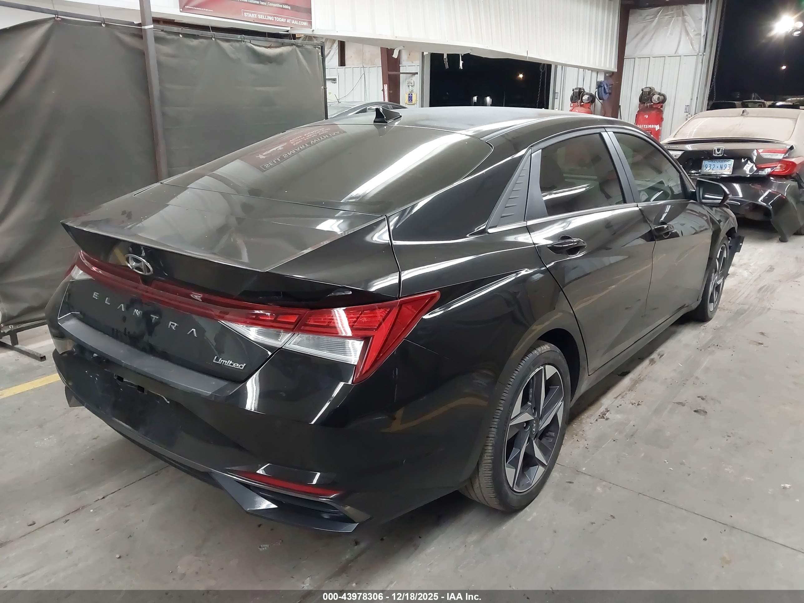 HYUNDAI ELANTRA image 4