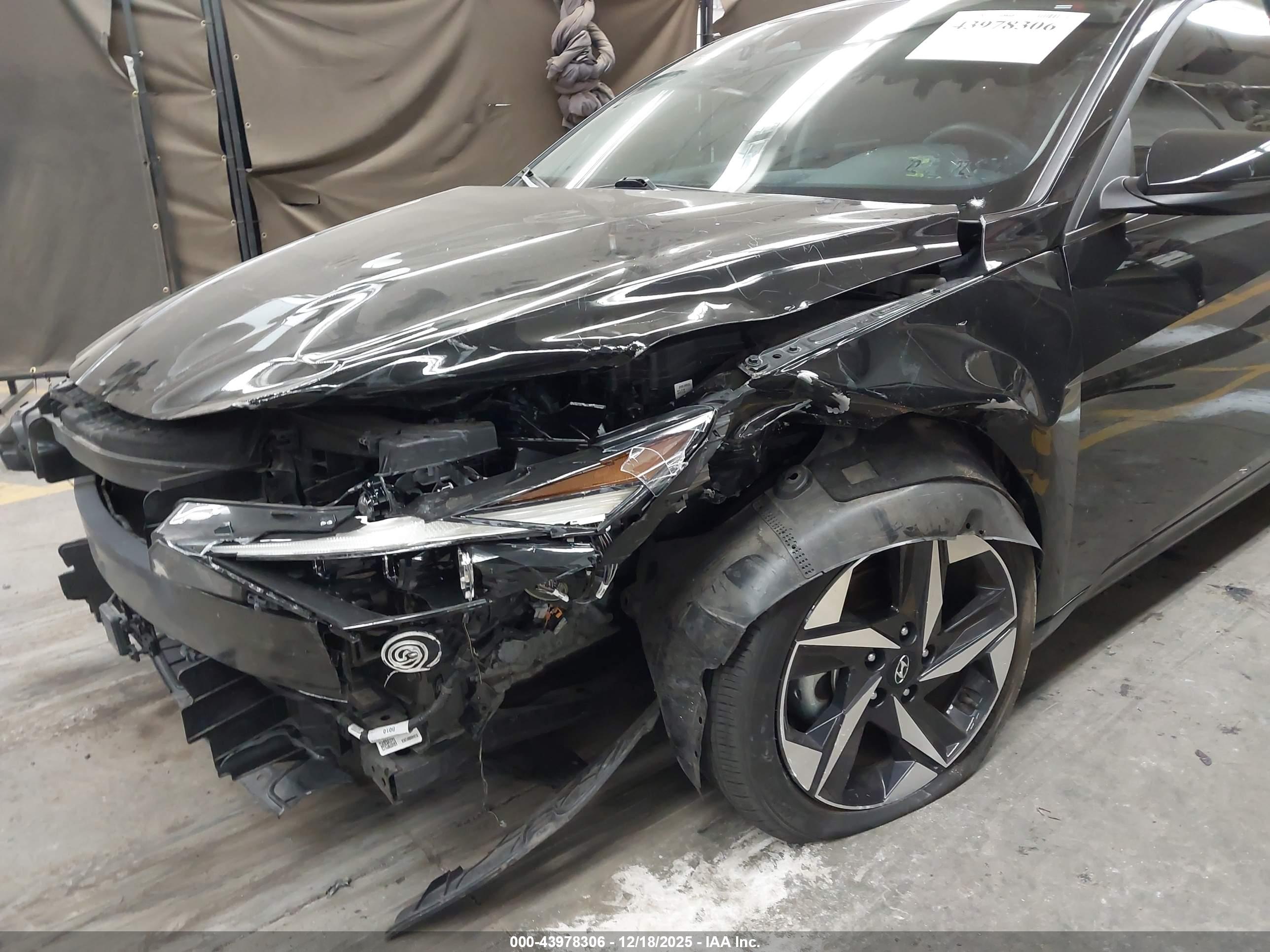 HYUNDAI ELANTRA image 6