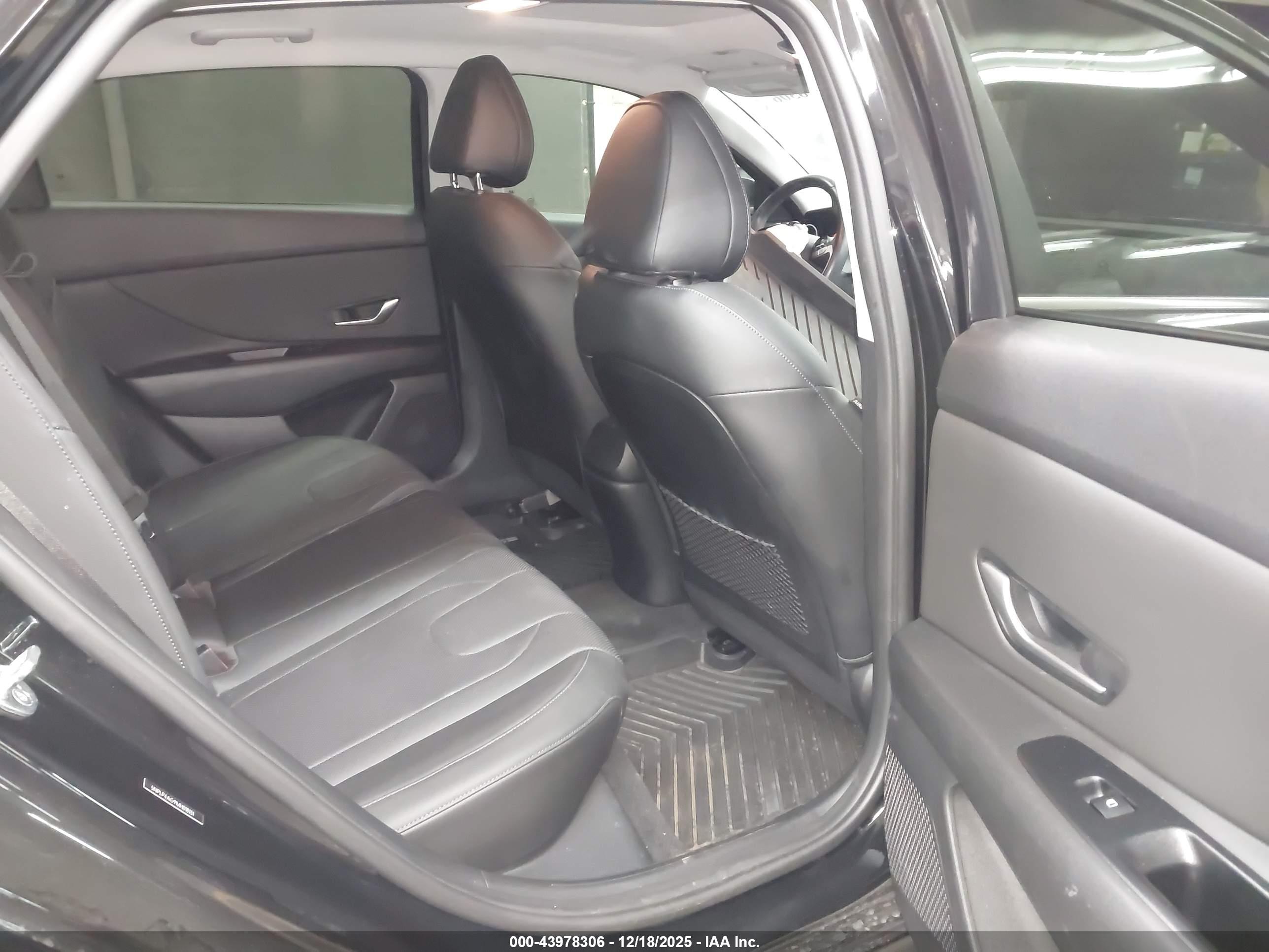 HYUNDAI ELANTRA image 8