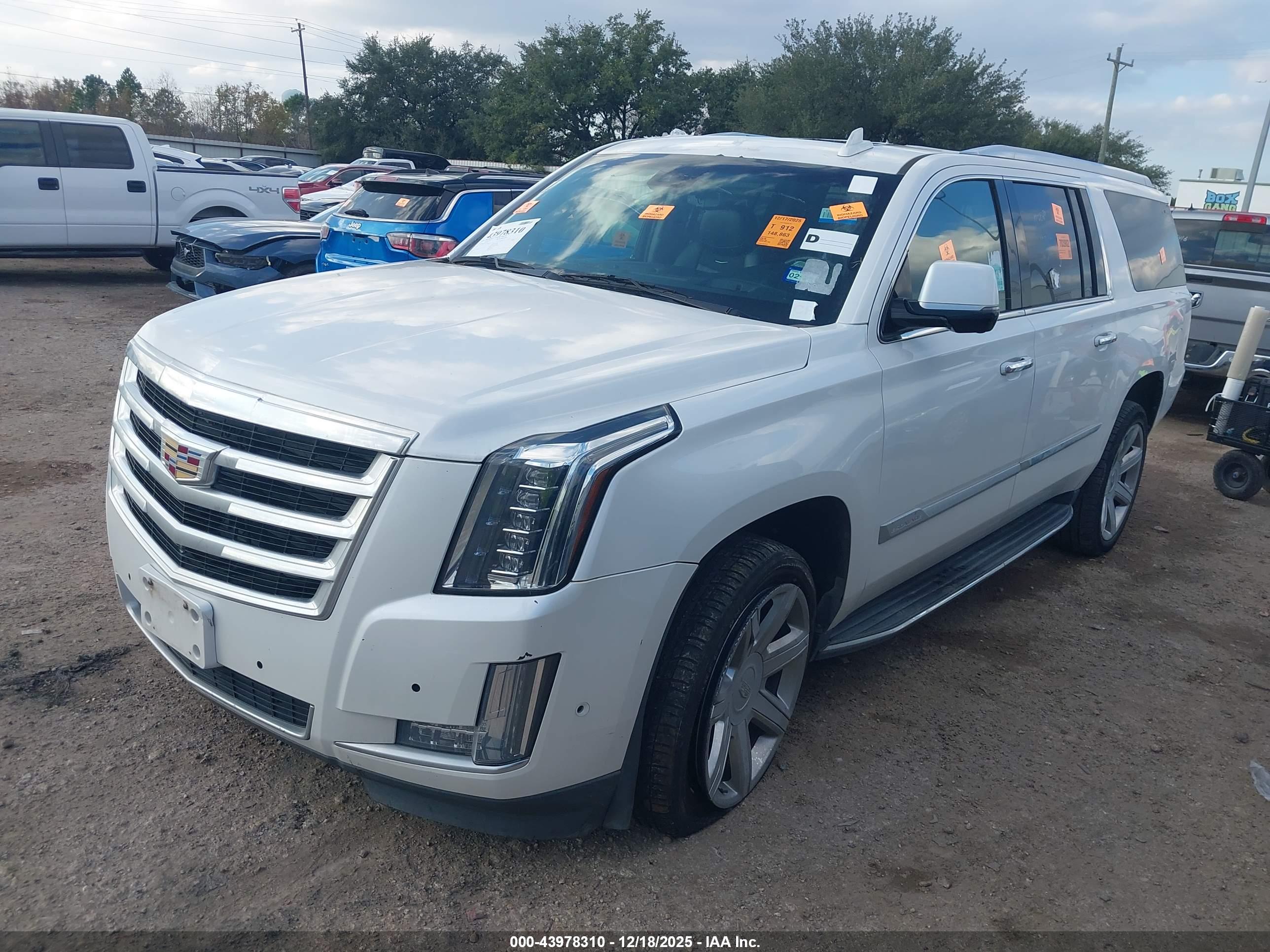 CADILLAC ESCALADE image 2