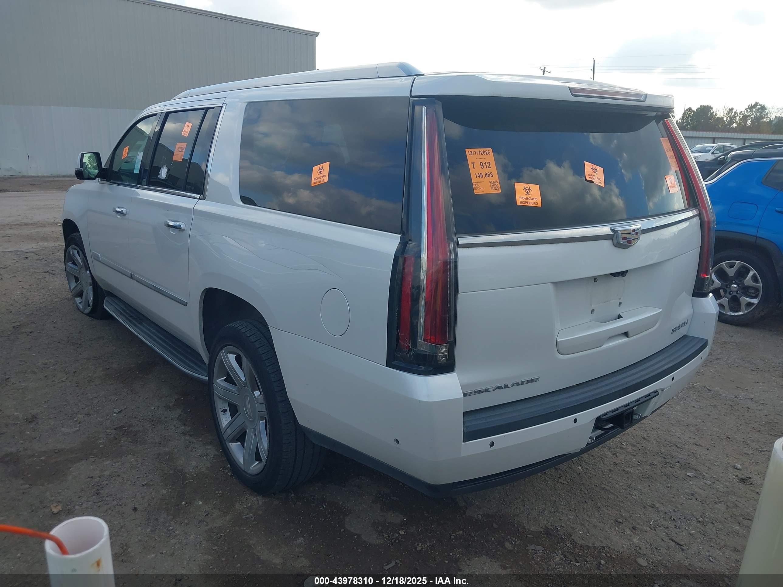 CADILLAC ESCALADE image 3