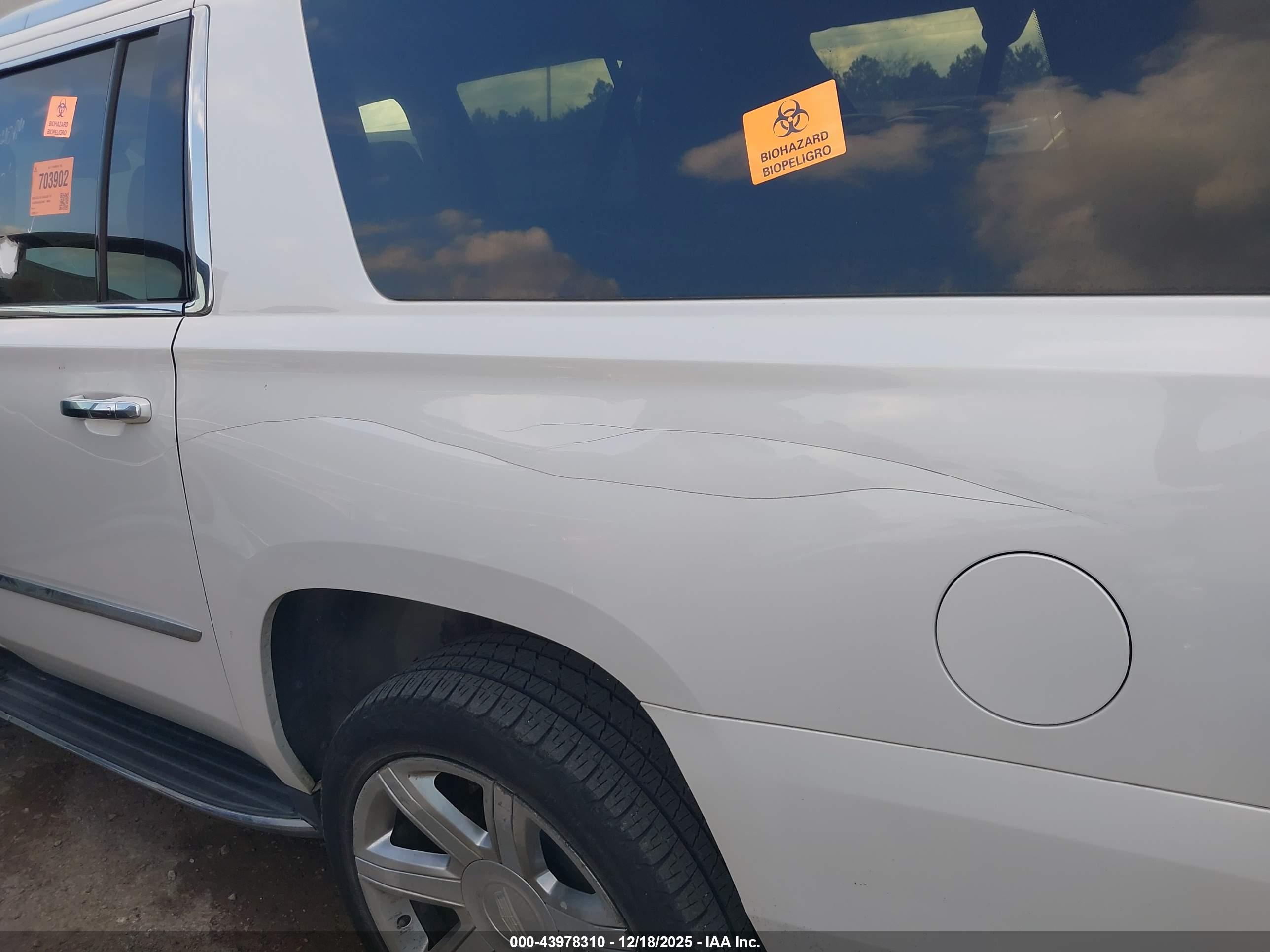 CADILLAC ESCALADE image 6