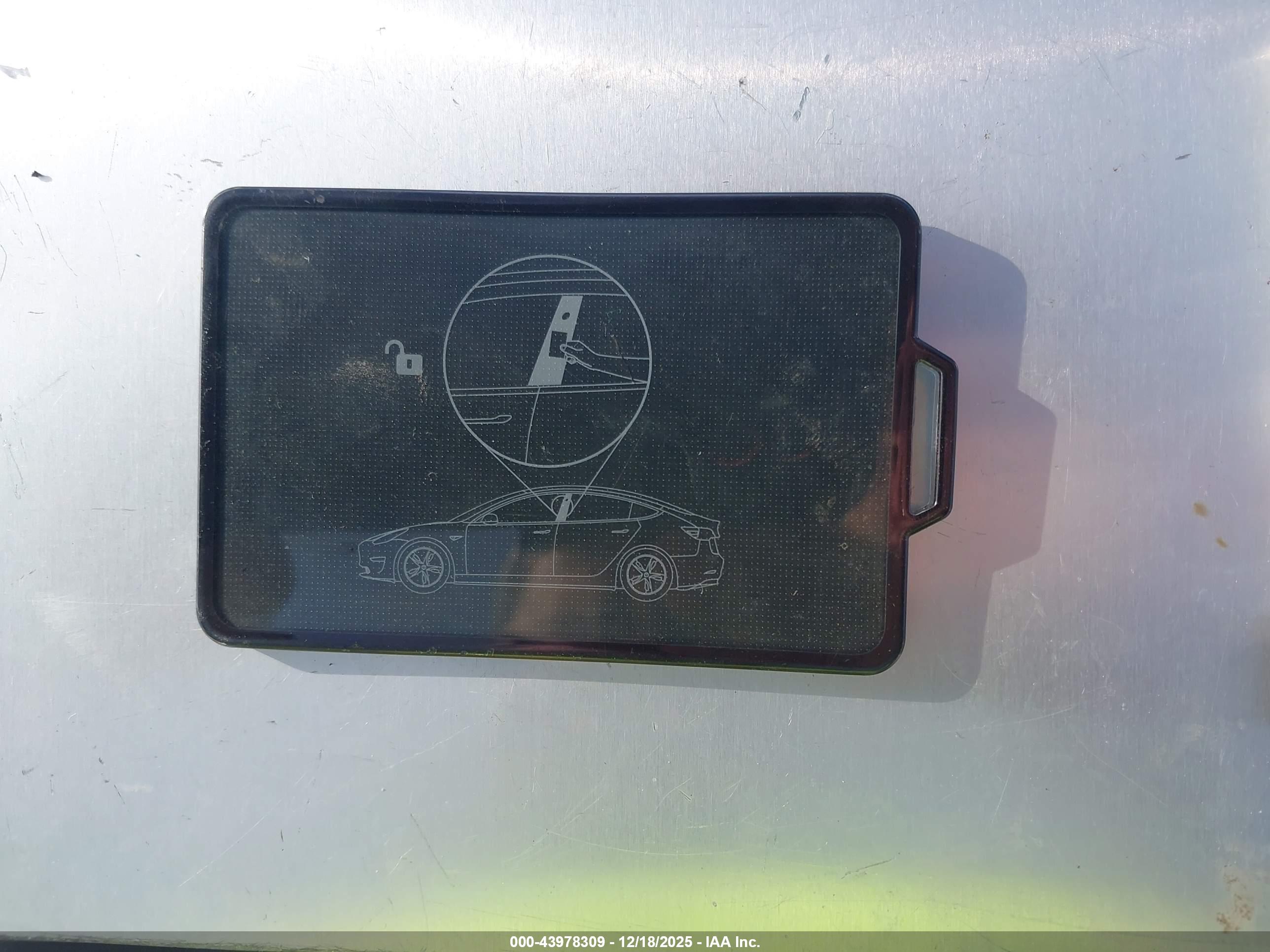 TESLA MODEL image 11