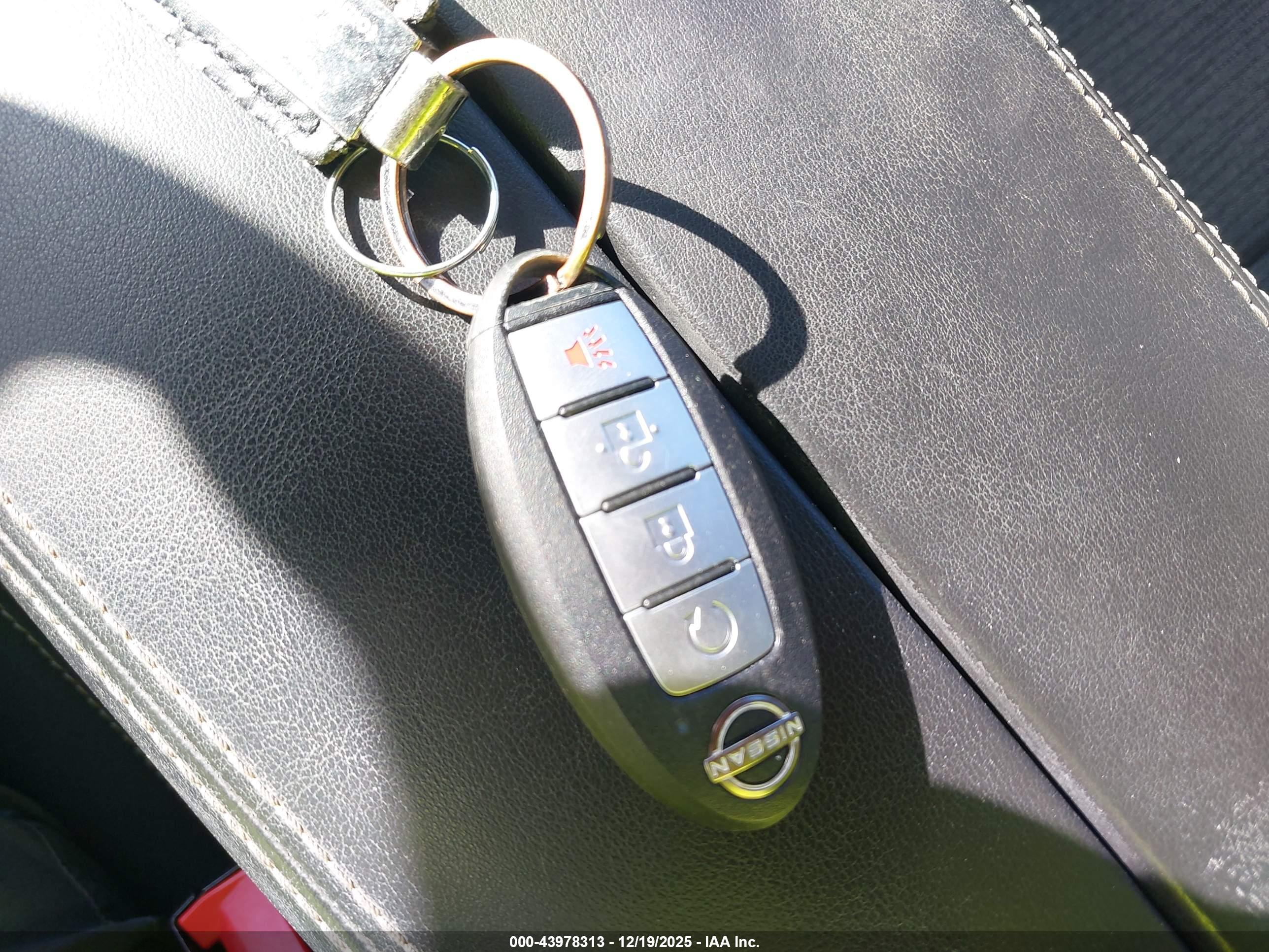NISSAN ROGUE image 11
