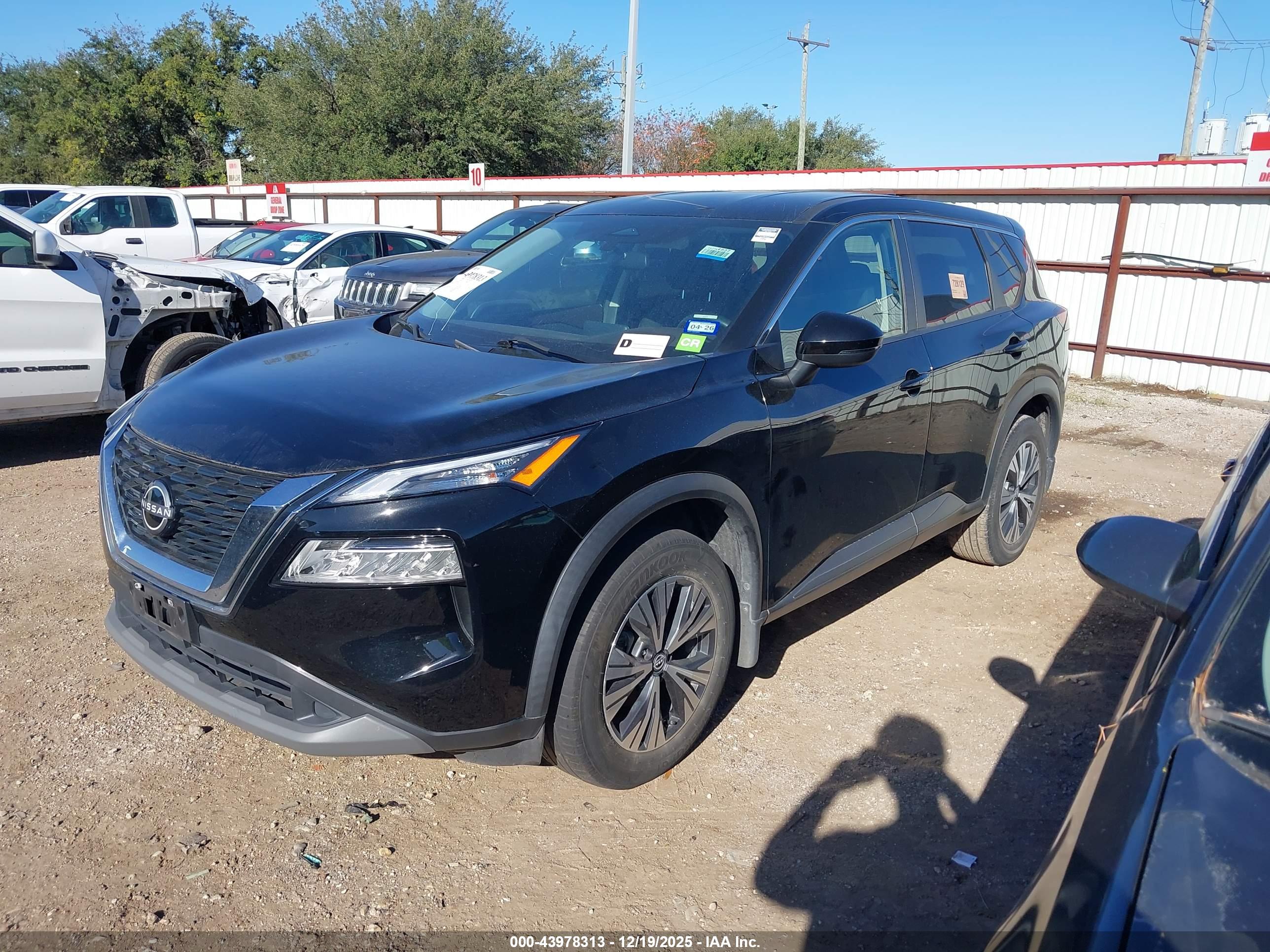 NISSAN ROGUE image 2