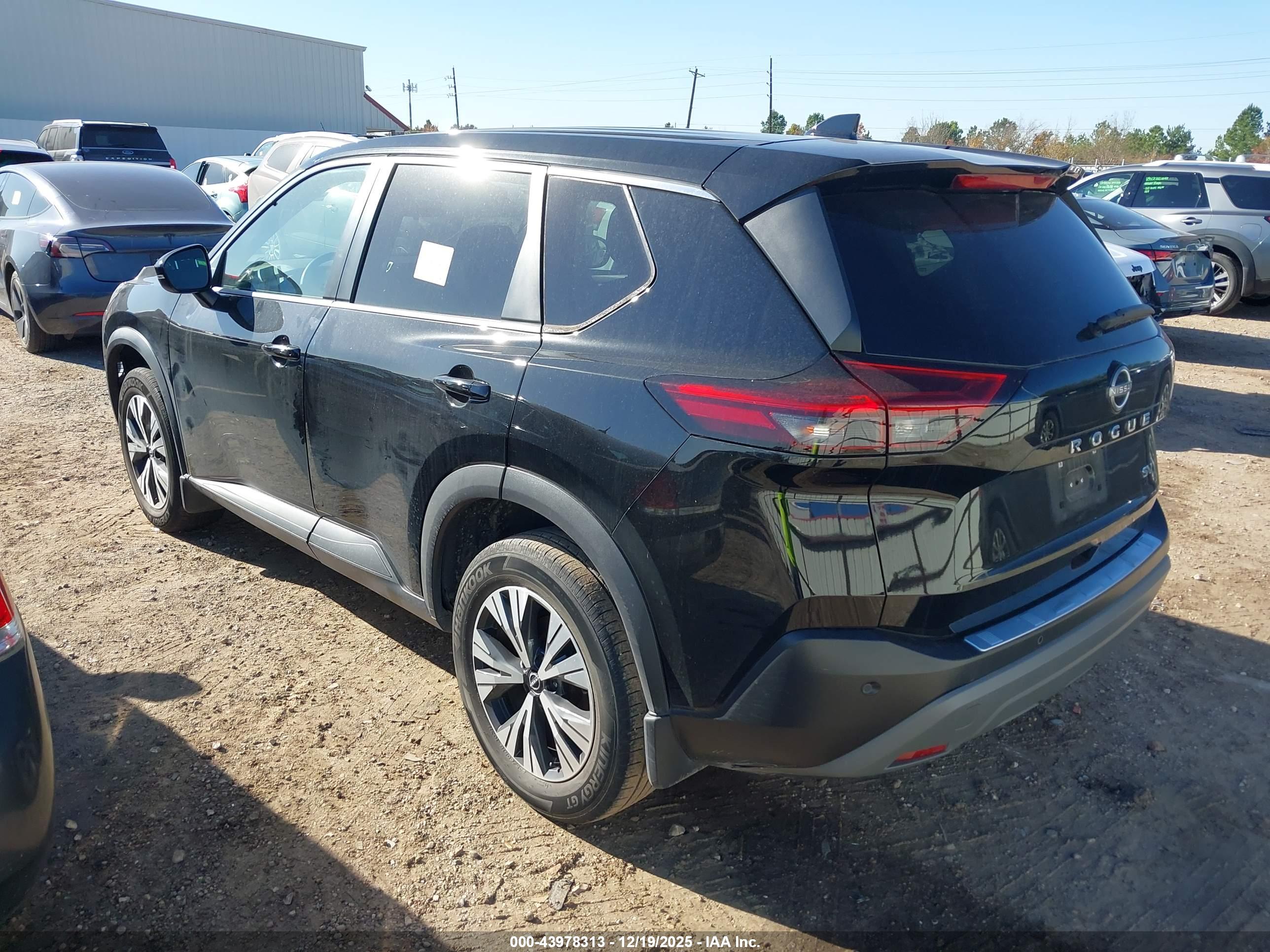 NISSAN ROGUE image 3