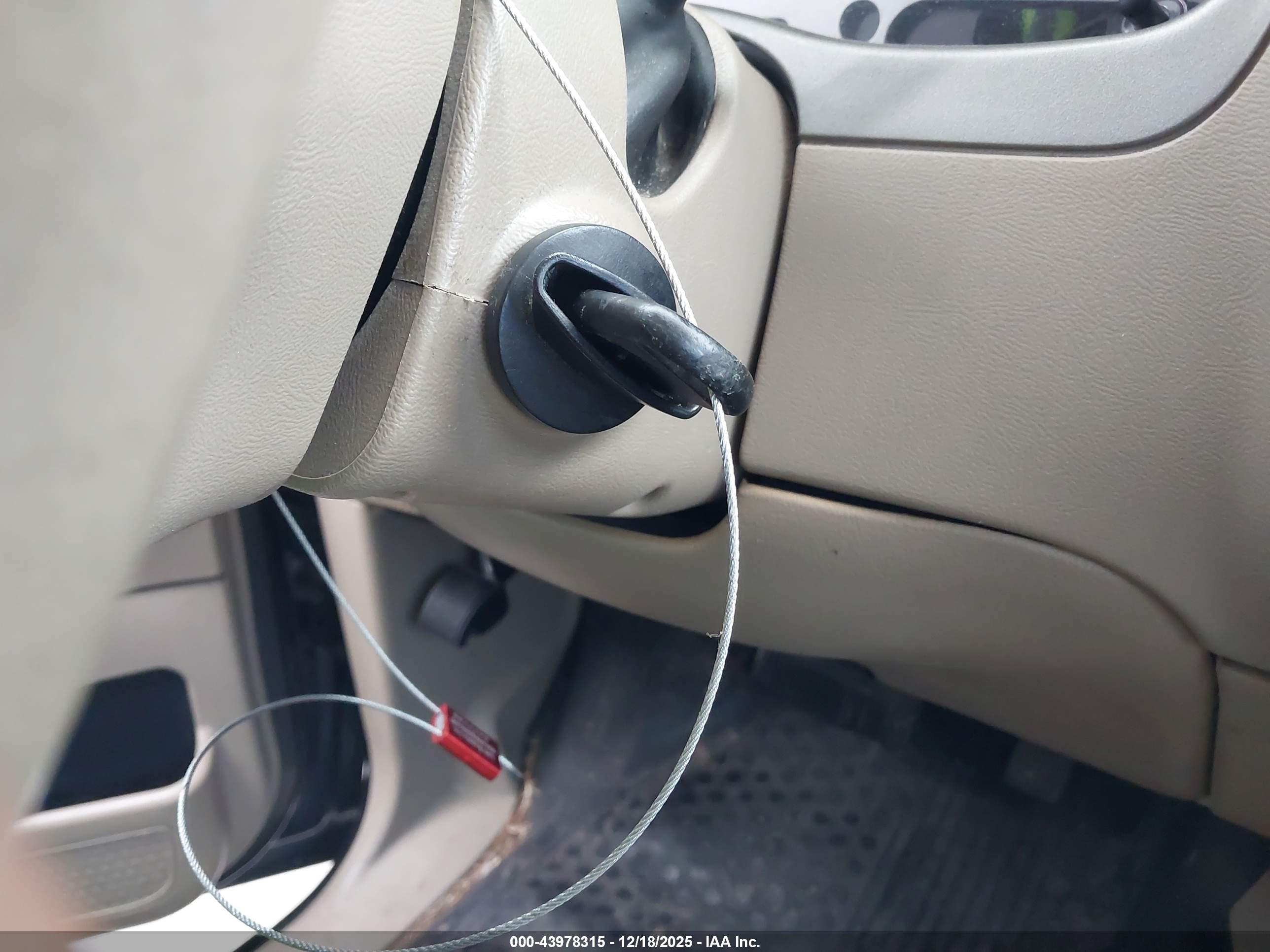 FORD EXPLORER image 11