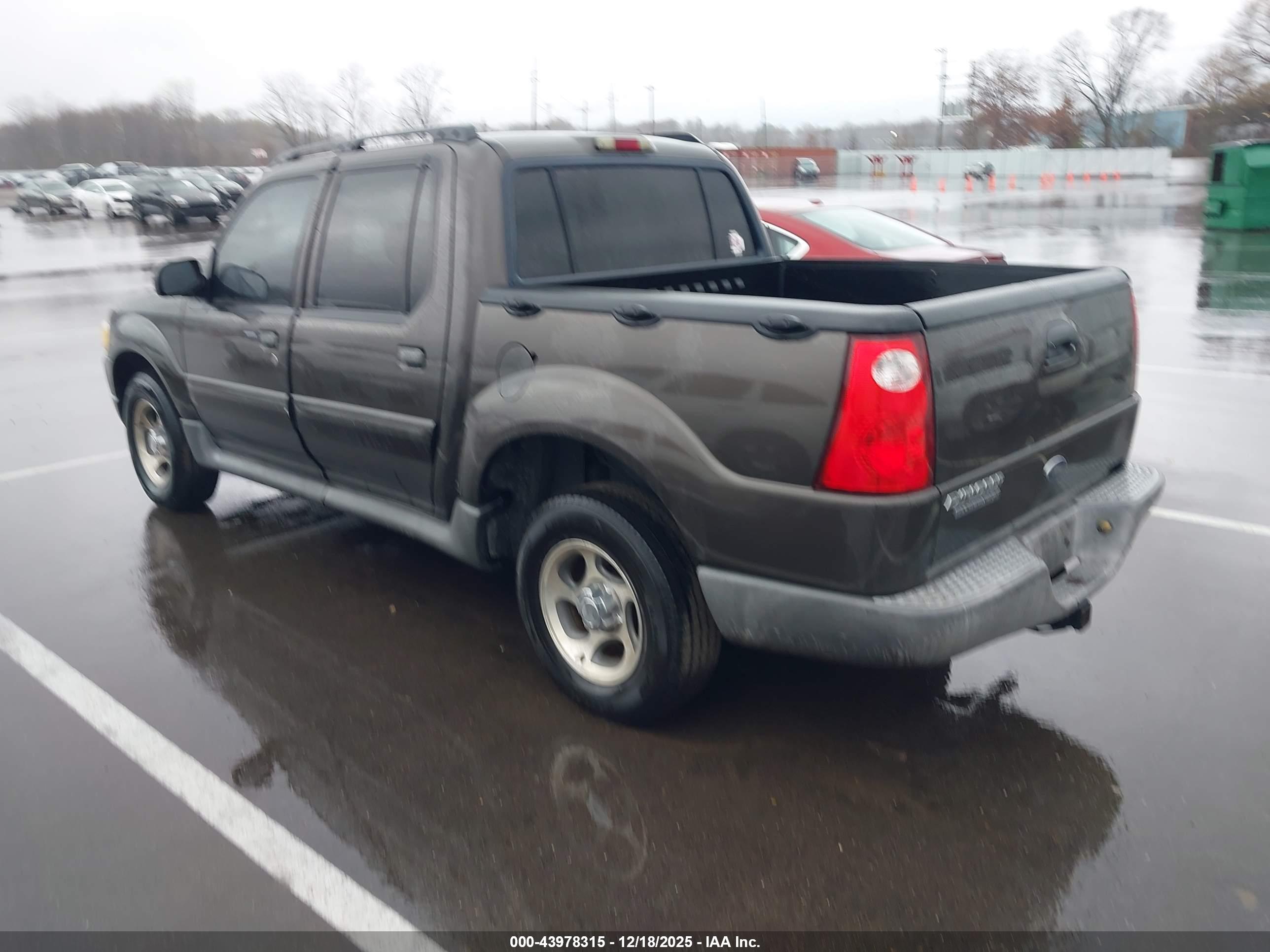 FORD EXPLORER image 3