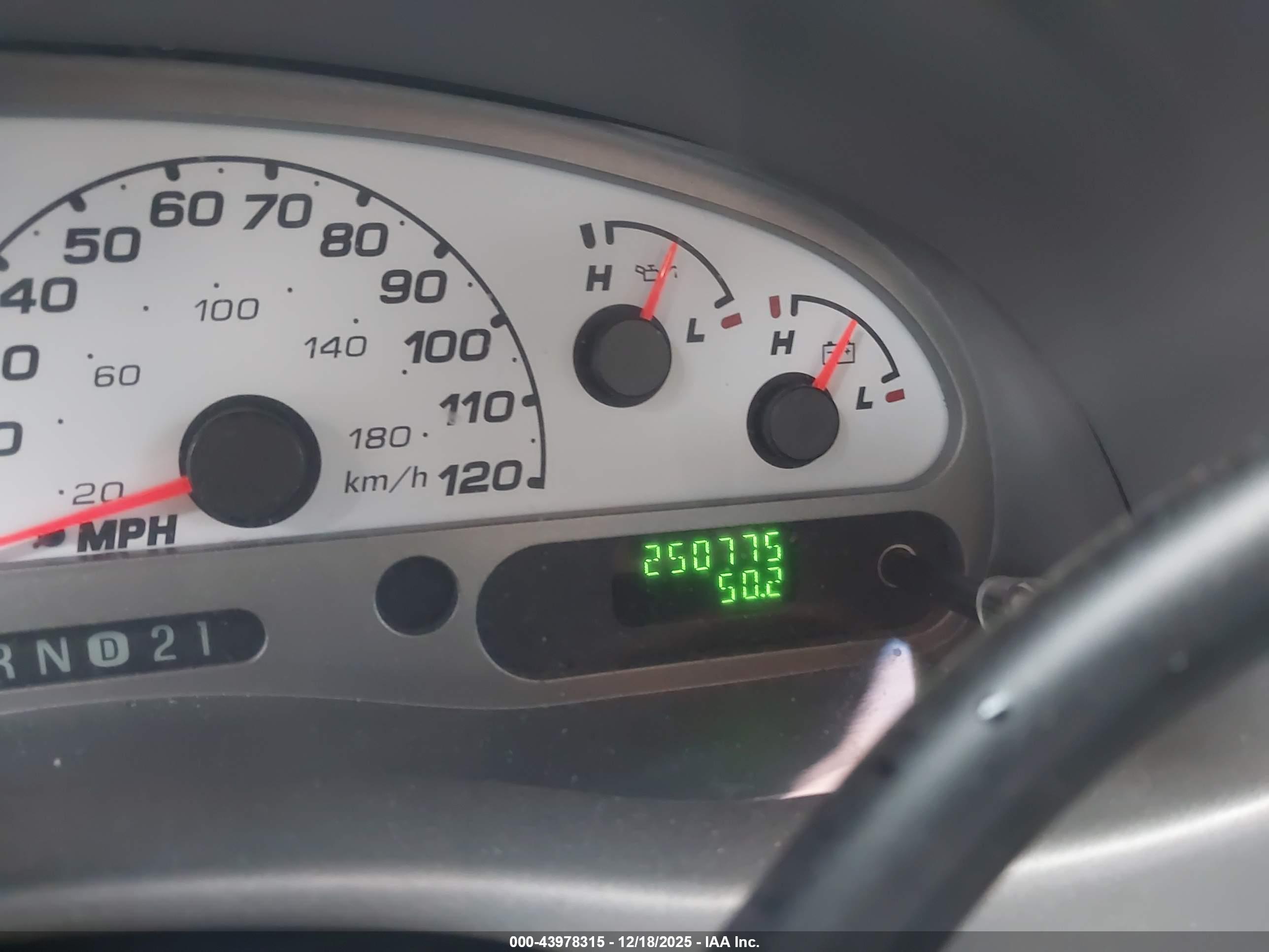 FORD EXPLORER image 7