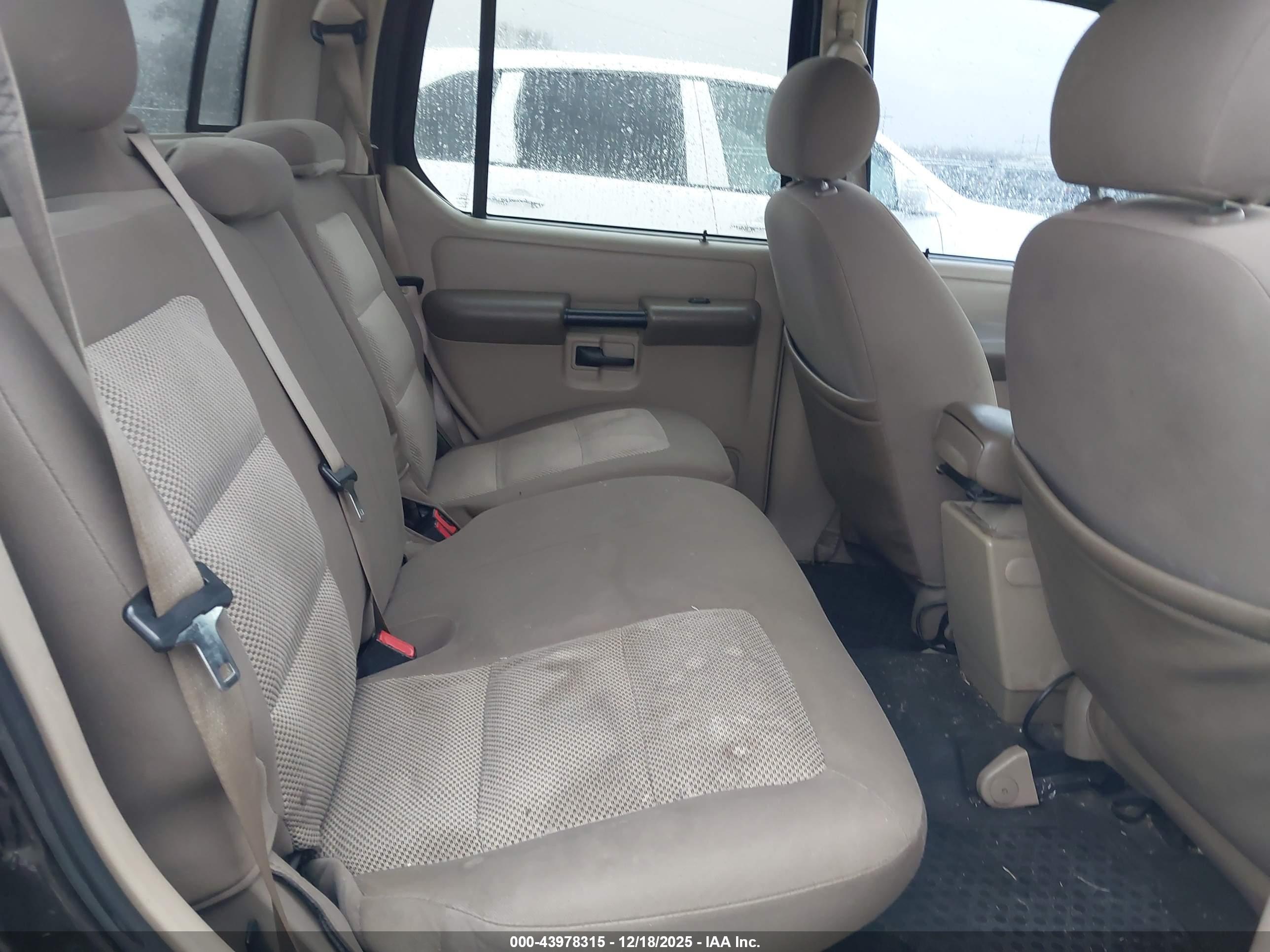 FORD EXPLORER image 8
