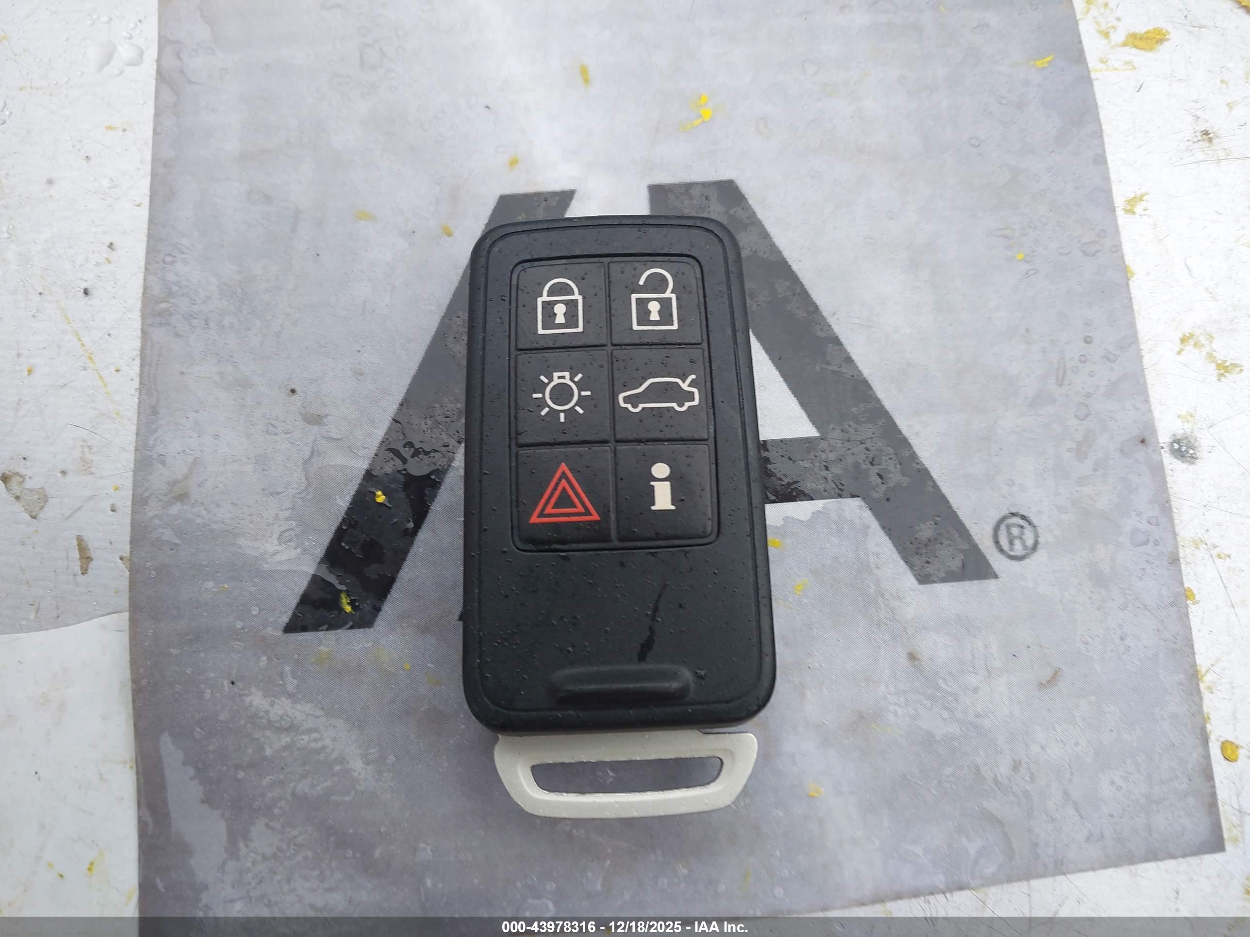 VOLVO S60 image 11