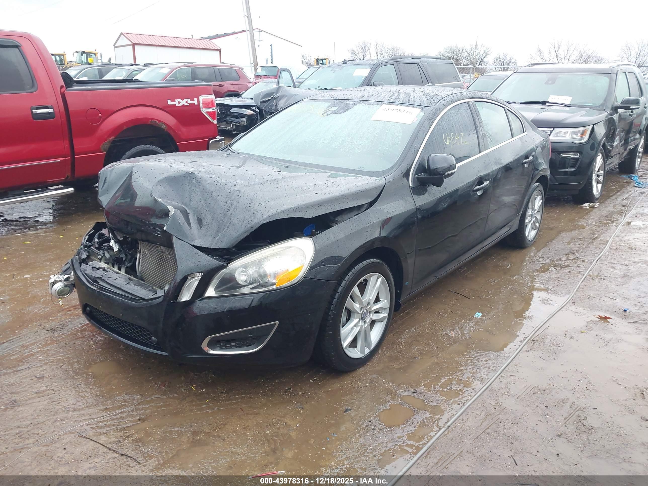 VOLVO S60 image 2