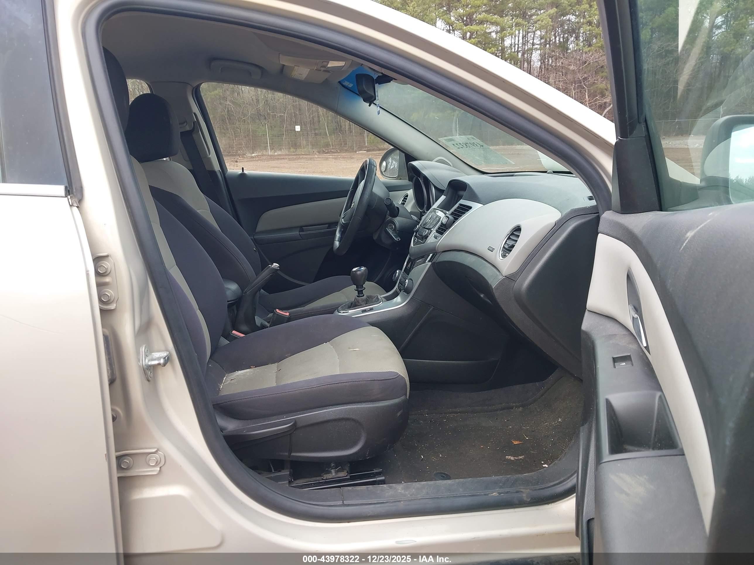 CHEVROLET CRUZE image 5