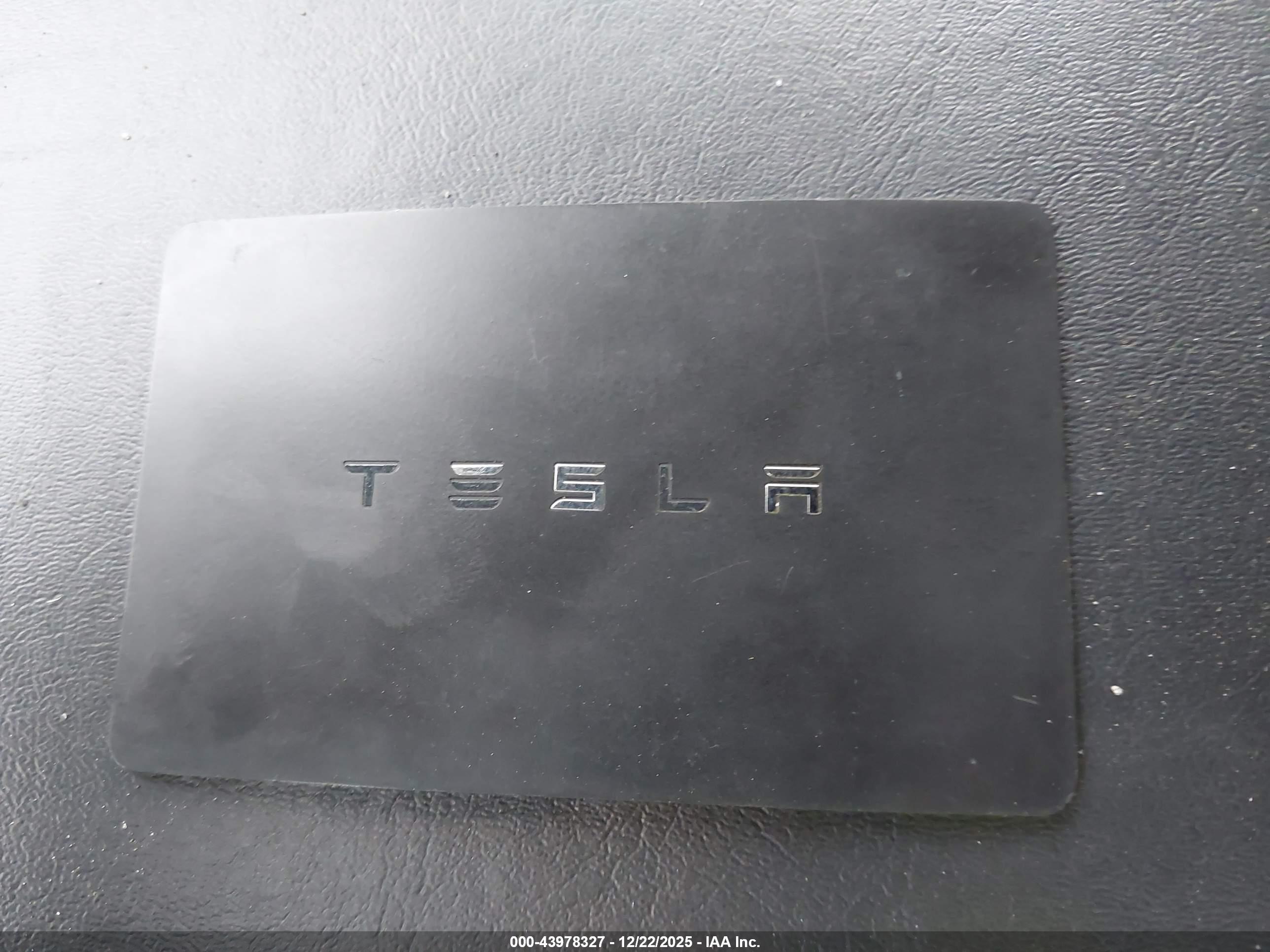 TESLA MODEL image 11