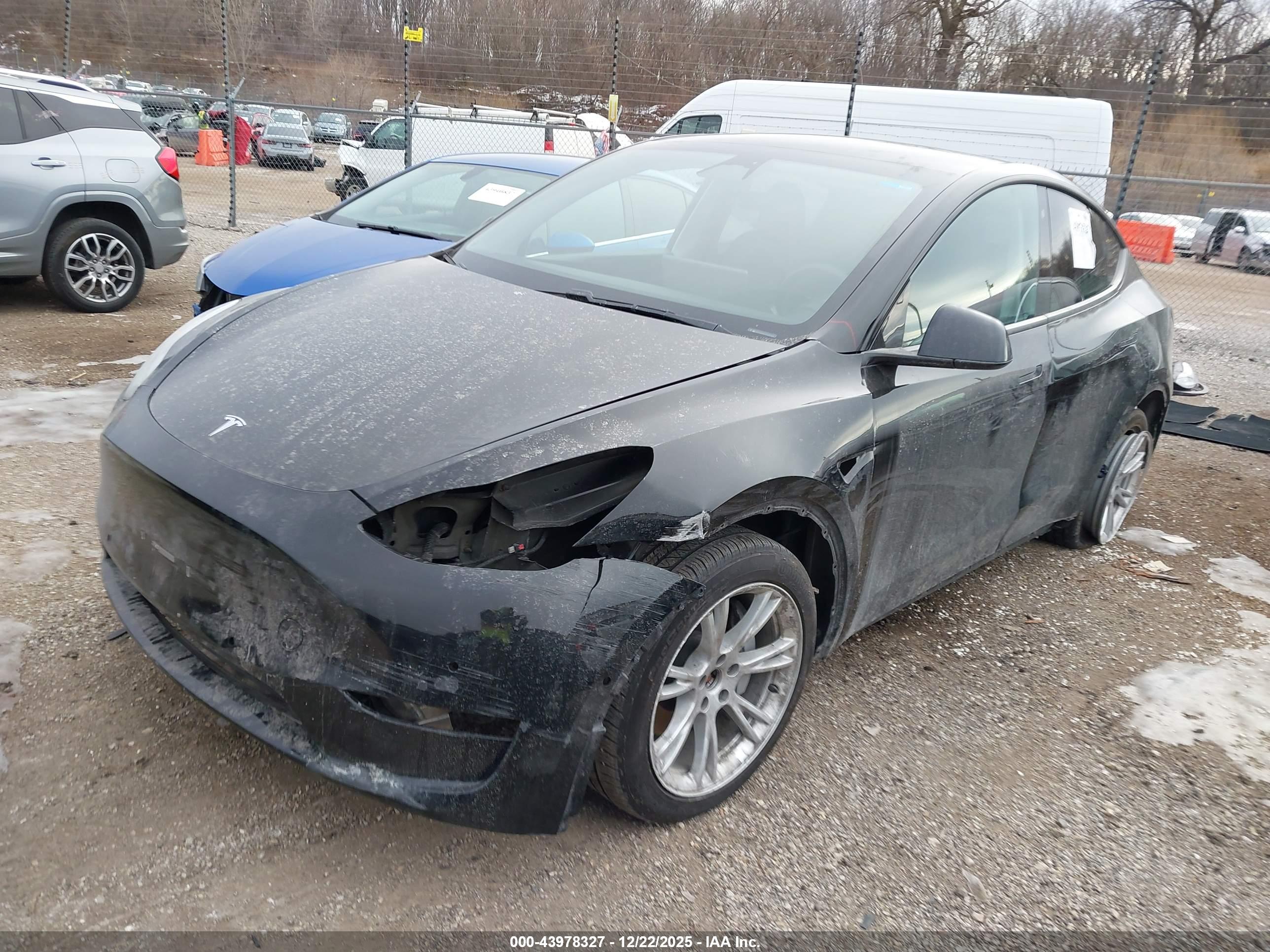 TESLA MODEL image 2