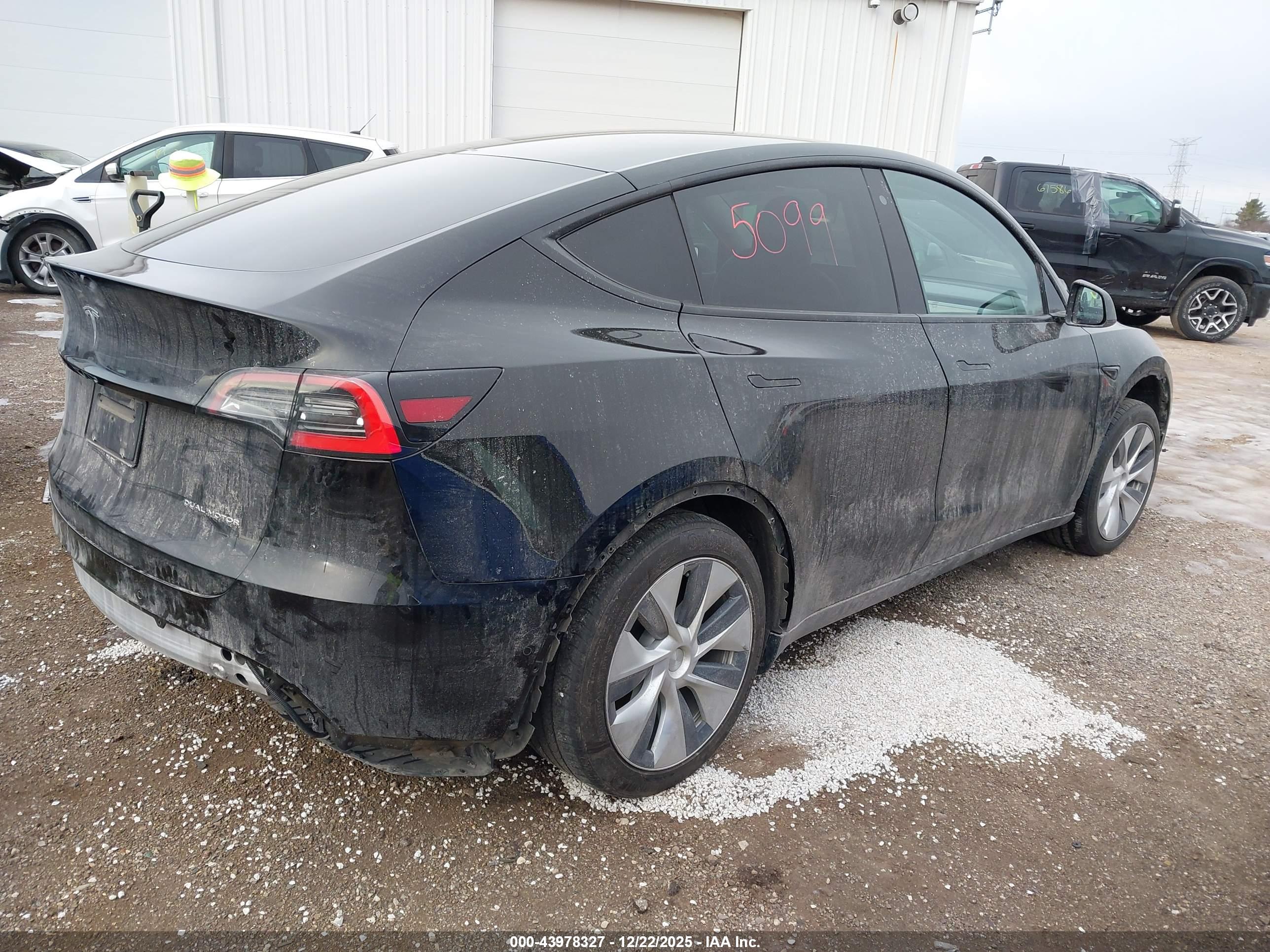 TESLA MODEL image 4