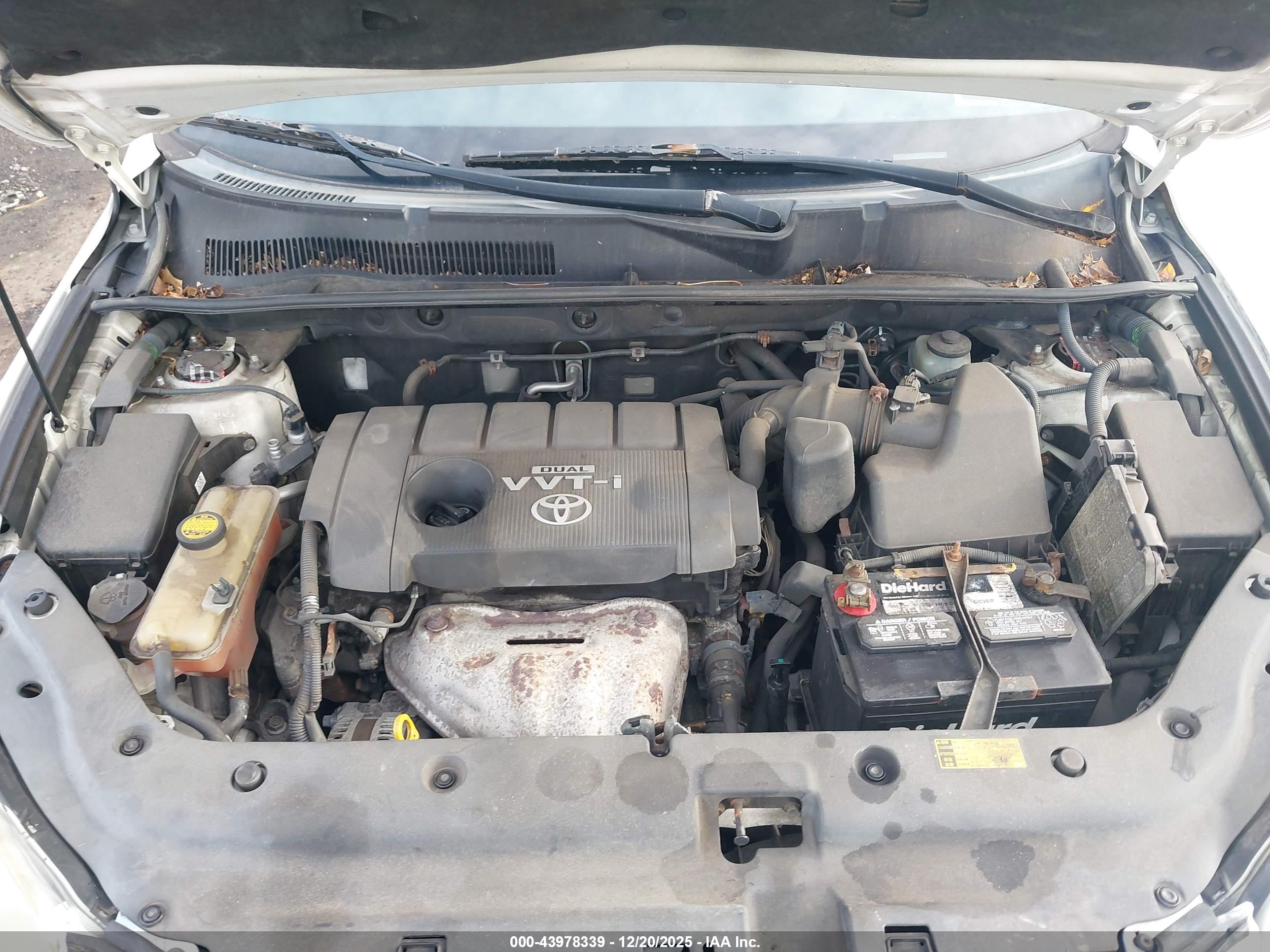 TOYOTA RAV4 image 10