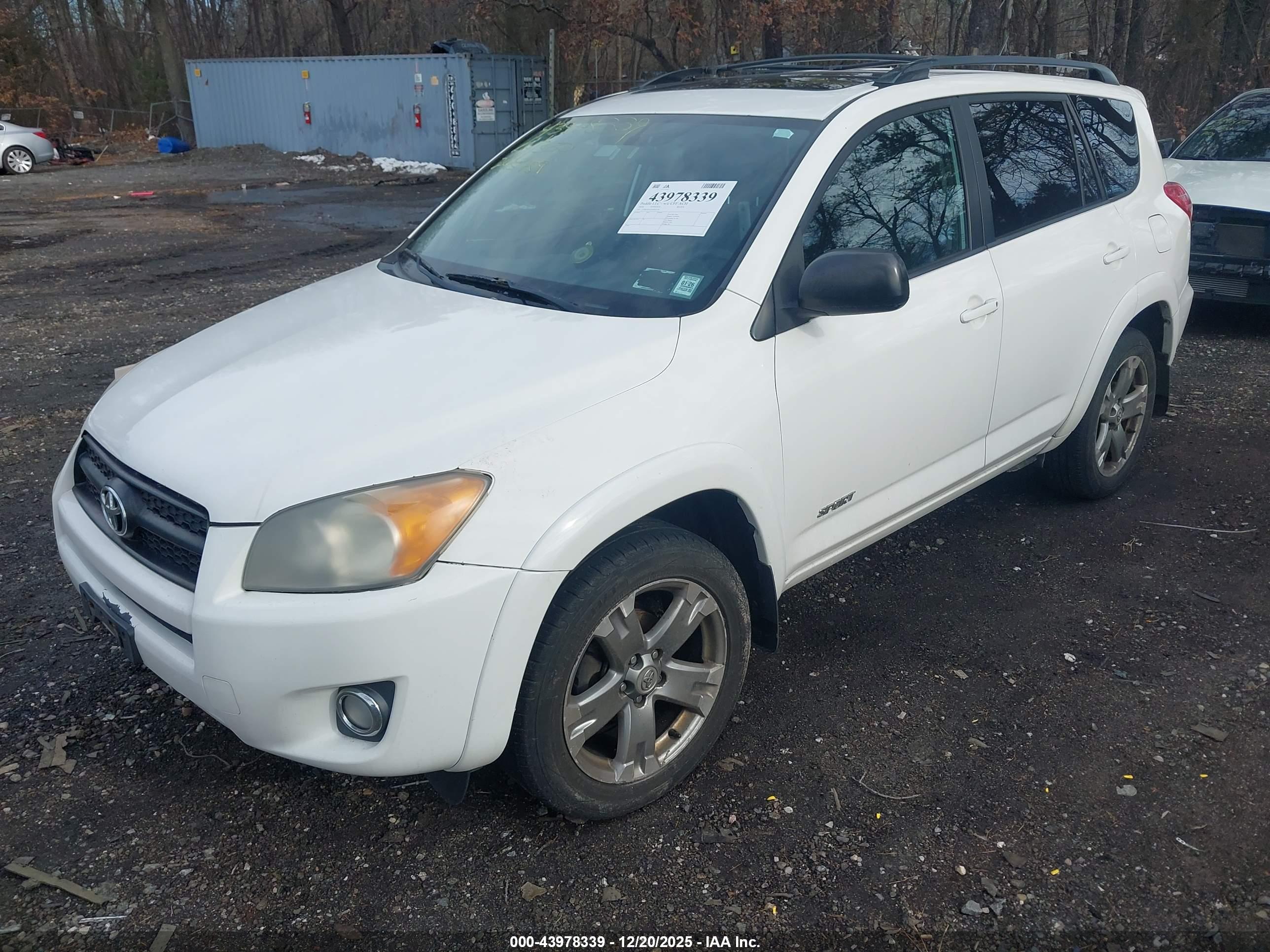 TOYOTA RAV4 image 2