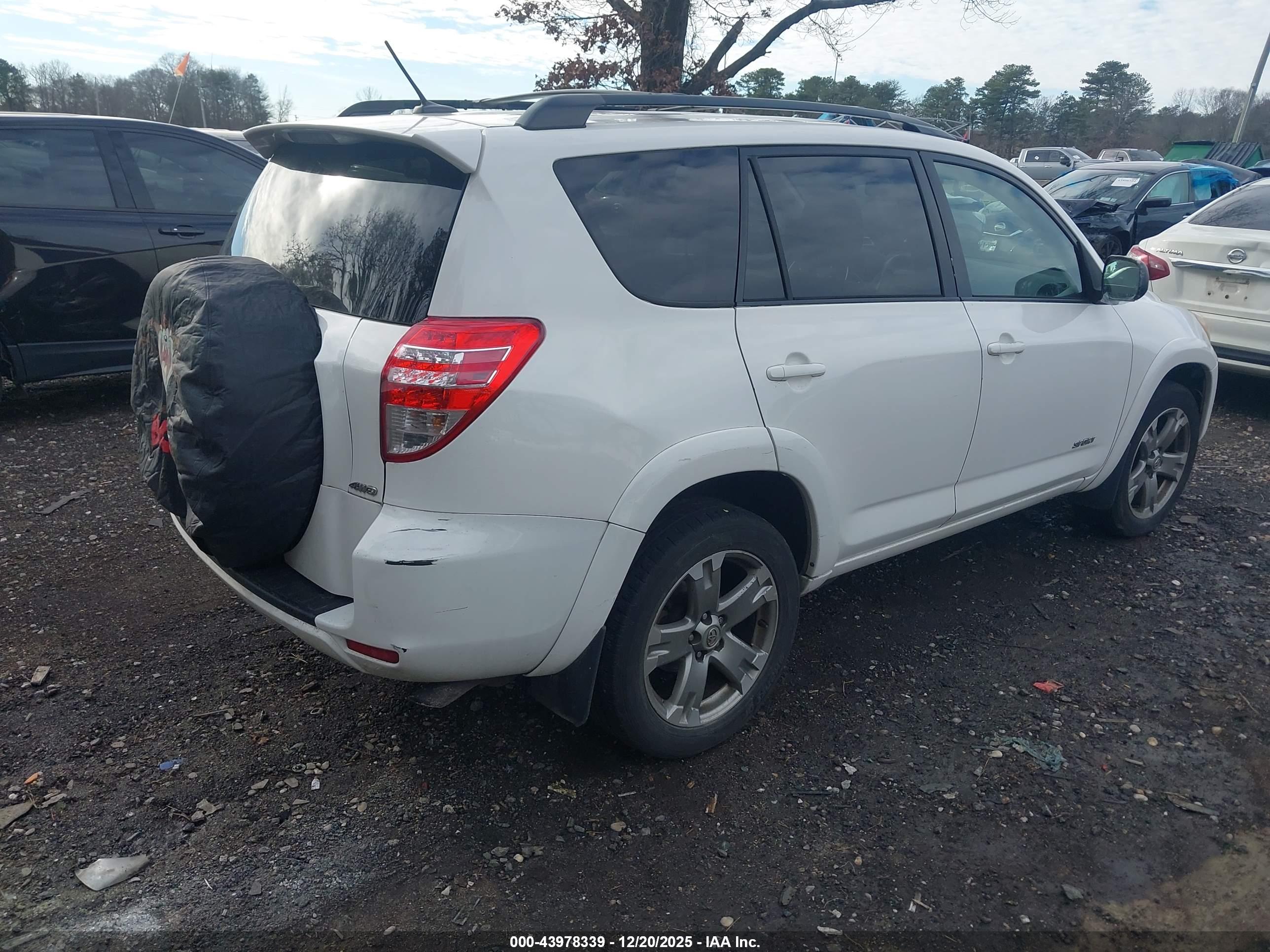 TOYOTA RAV4 image 4