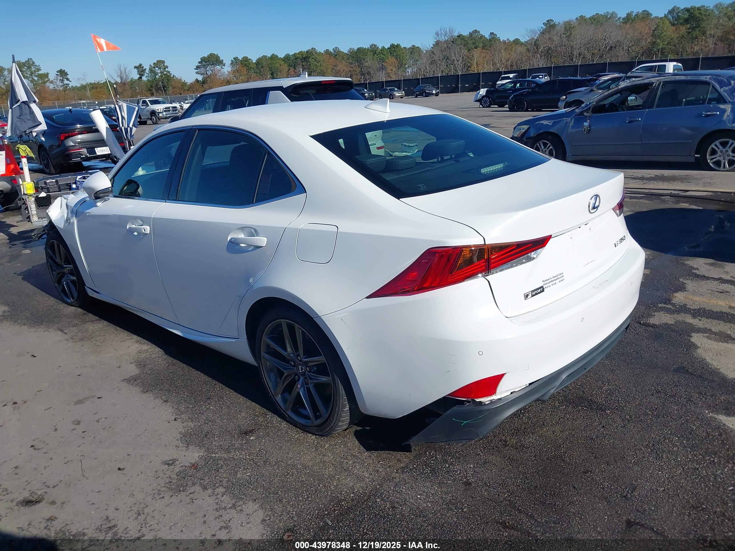 LEXUS IS image 3