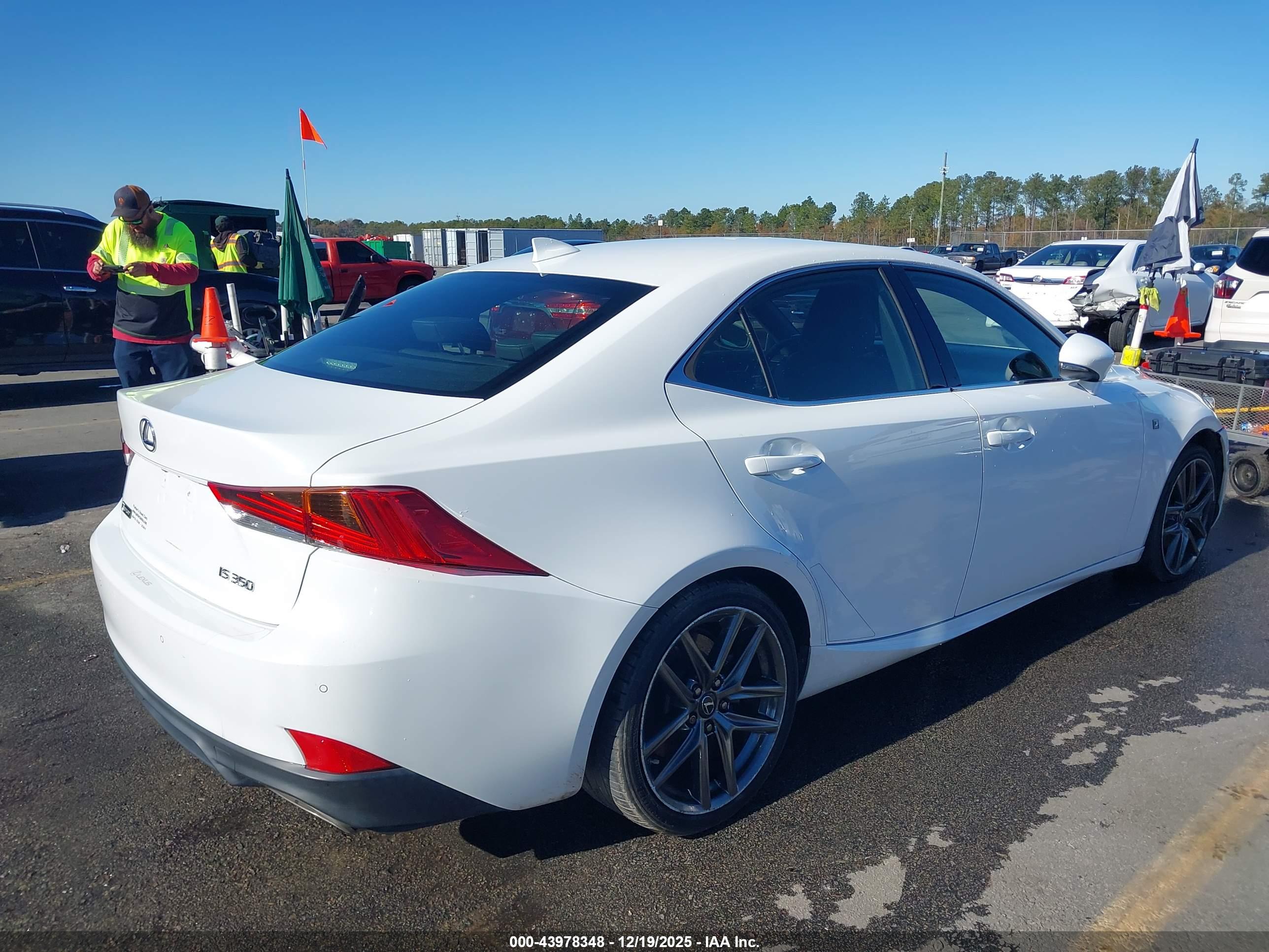 LEXUS IS image 4