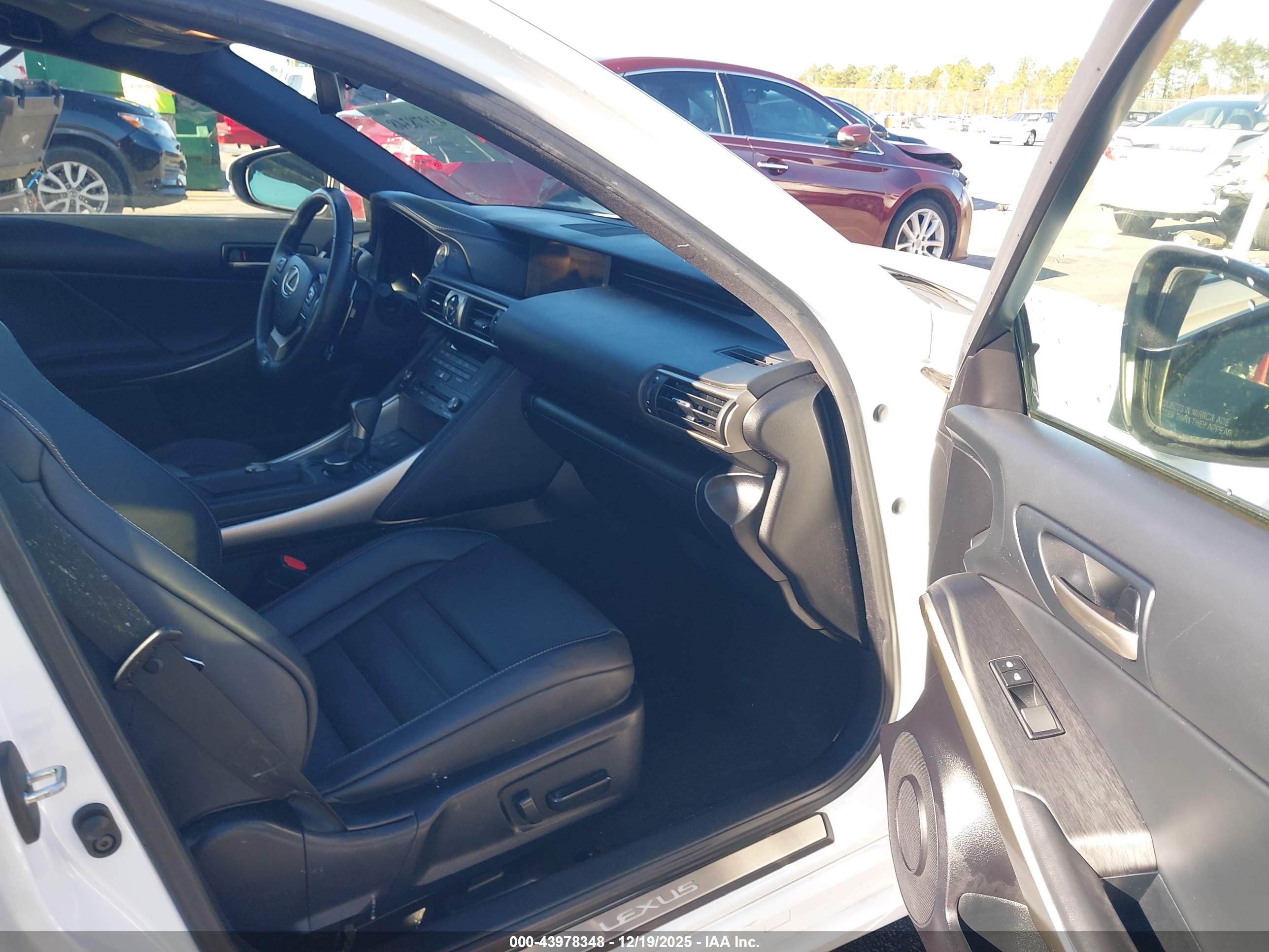 LEXUS IS image 5