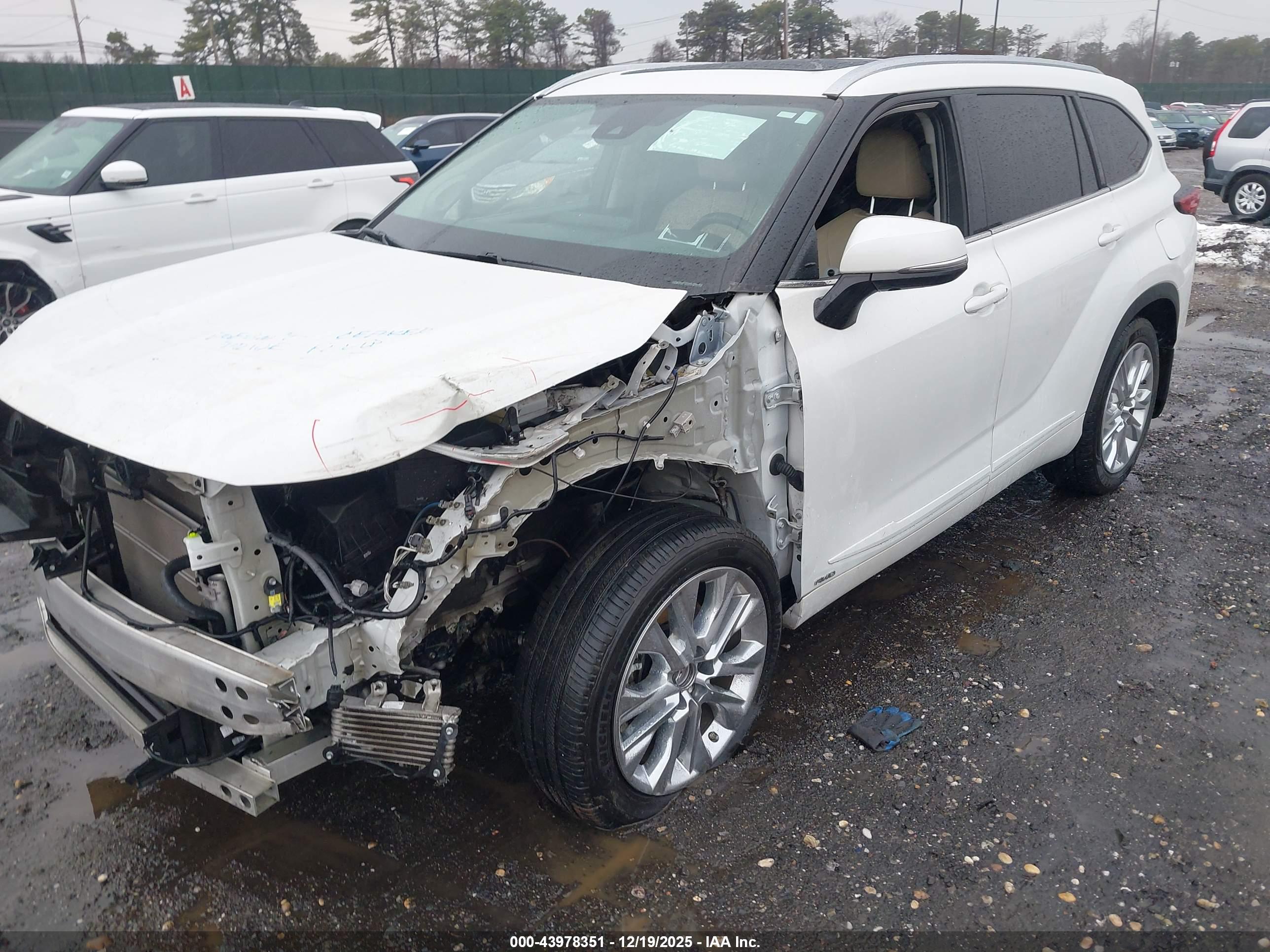 TOYOTA HIGHLANDER image 2