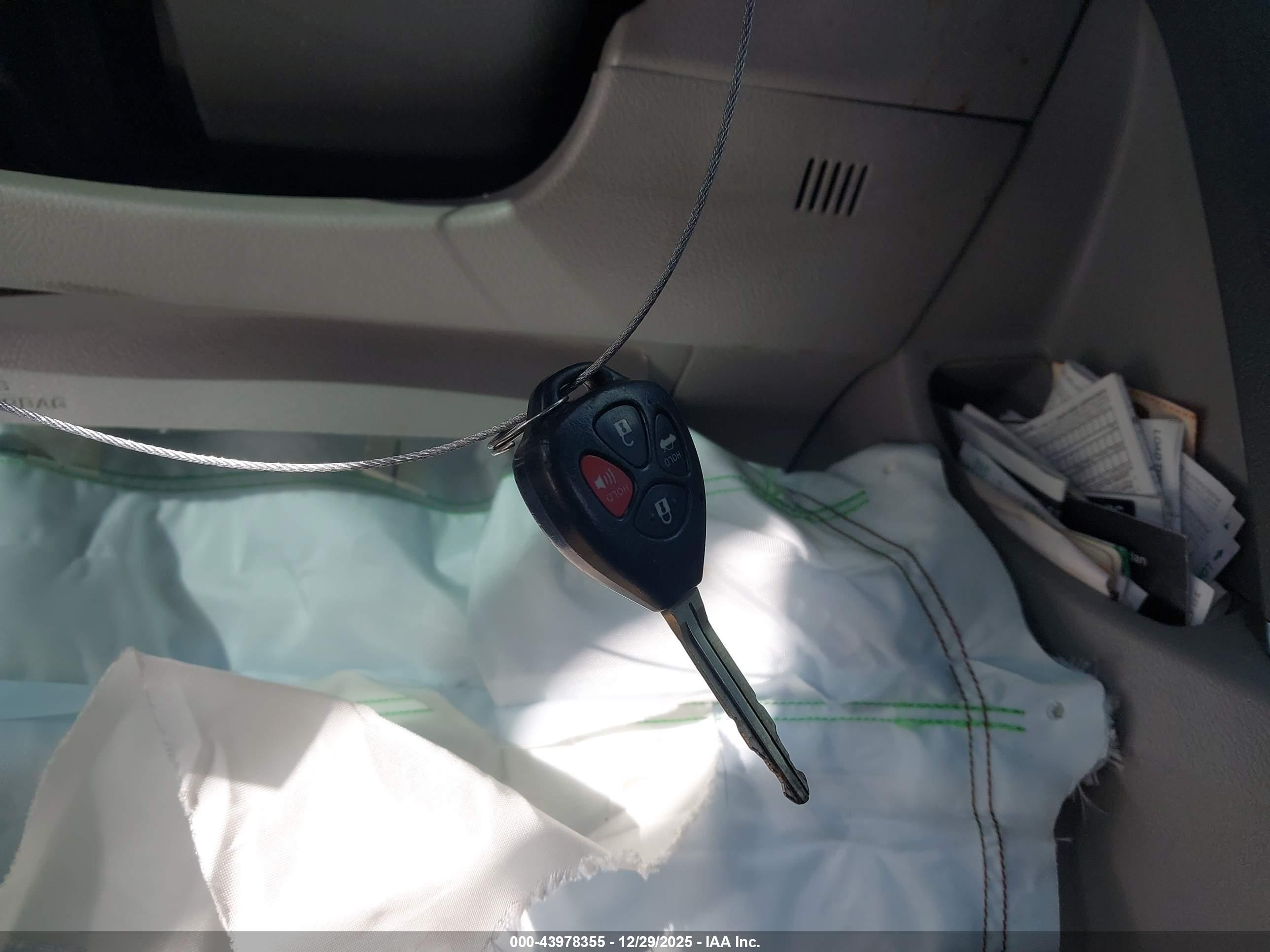TOYOTA CAMRY image 11